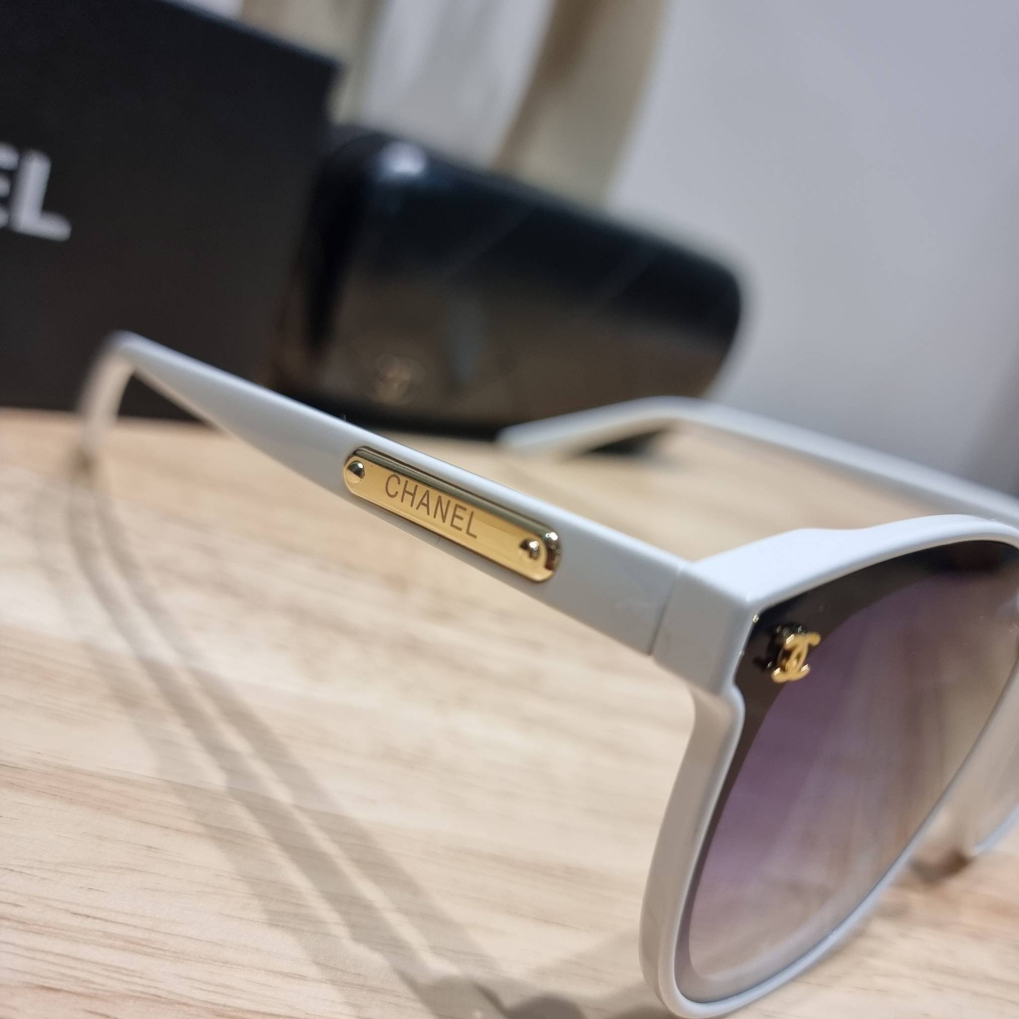 Chanel eye-glasses UV protection gift Box set สุดคุ้ม มาพร้อมอุปกรณ์ครบเซ็ท ดีไซน์ชิคมากแม่!! รับรองไม่ซ้ำใคร ใส่เสริมโหงวเฮ้ง ดูผู้ดี มีพกติดตัวไว้ไม่ตกเทรนด์ ใช้ได้ทุกโอกาส ทุกสถานการณ์ ใส่ที่บ้านถนอมสายตา