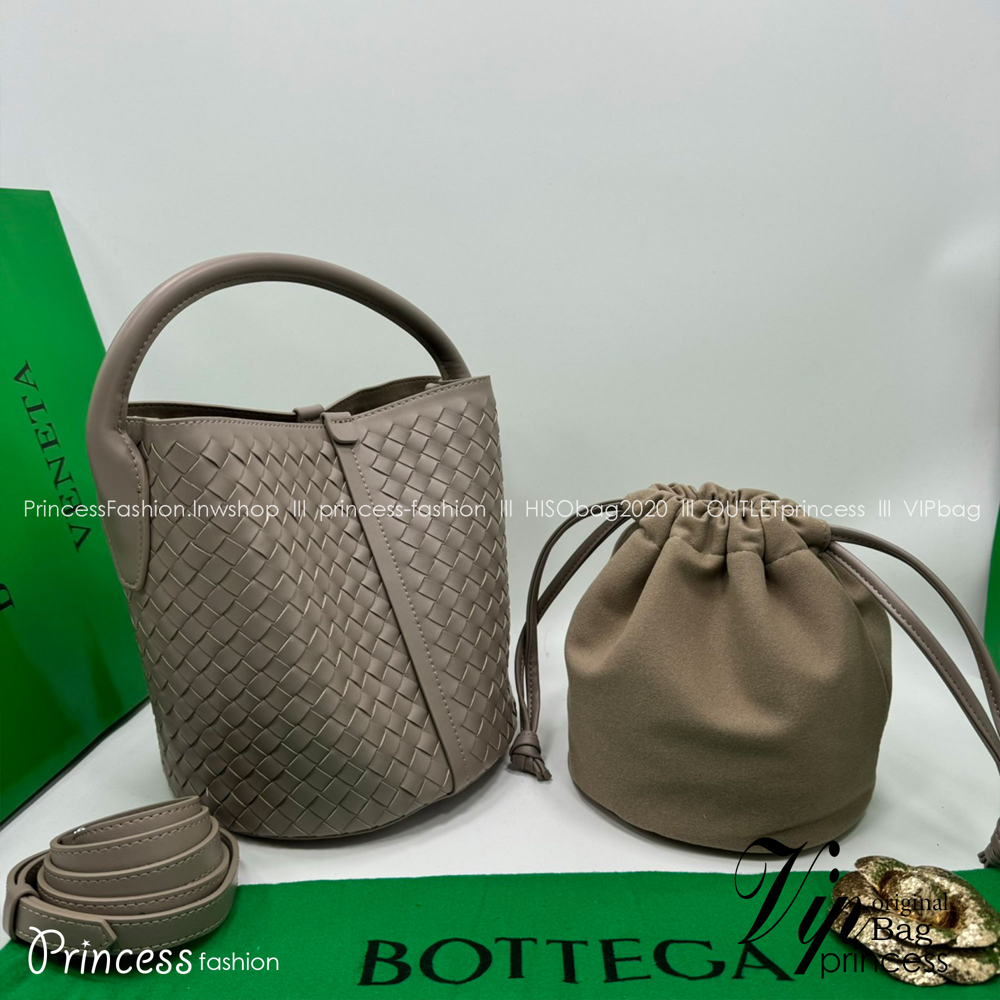 BOTTEGA MINI CABAT LEATHER TOTE BAG 19cm กระเป๋าสะพายขนาดมินิ พร้อมใบลูก ดีไซส์สานเป็นเอกลักษณ์ หนัง nappa นิ่มสวยงาม