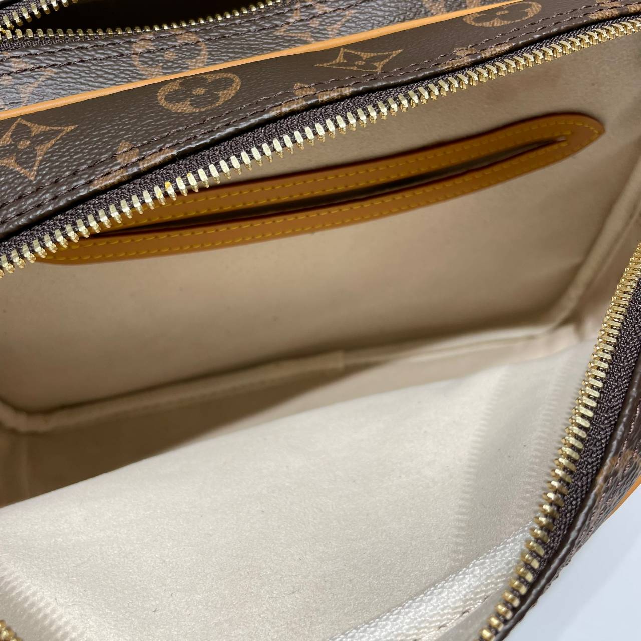 LV Reporter 28 Mongram Vintage Crossbody Bag / LV Messenger Bag กระเป๋าสะพายทรงแมสเซ็นเจอร์วินเทจ เกรดออริ ท็อป สลับแท้ 1:1 เกรดดีสุด หนังแท้ ผ่านทุก ตม. ใช้งานต่างประเทศได้