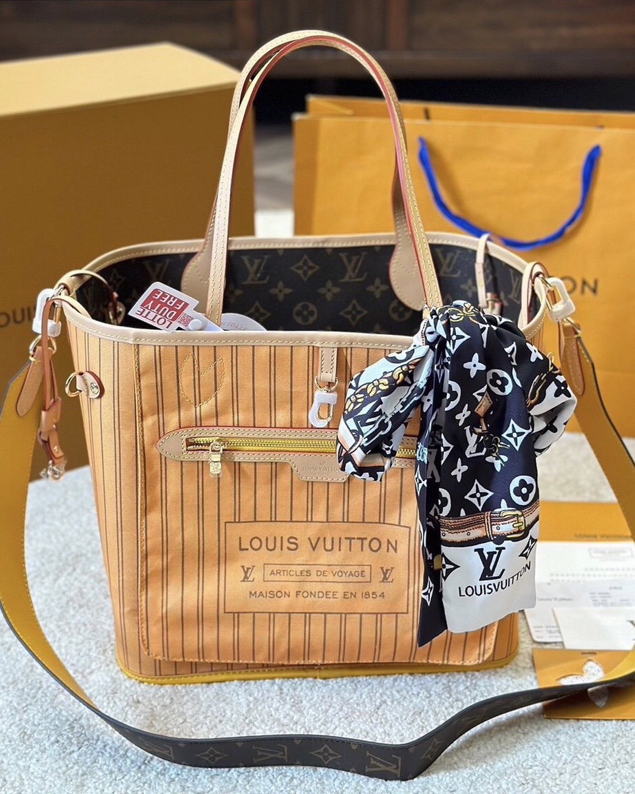 LV Neverfull Bandoulière Inside Out MM กระเป๋าทรงโท้ทรุ่นใหม่ล่าสุด ใช้ได้ 2 ด้าน ภายในสีสดใสมีชีวิตชีวา เป็นการรังสรรค์สุดท้าทายครั้งใหม่ของกระเป๋ารุ่นไอคอนิกจากหลุยส์ ที่สุดของความหรูหรา