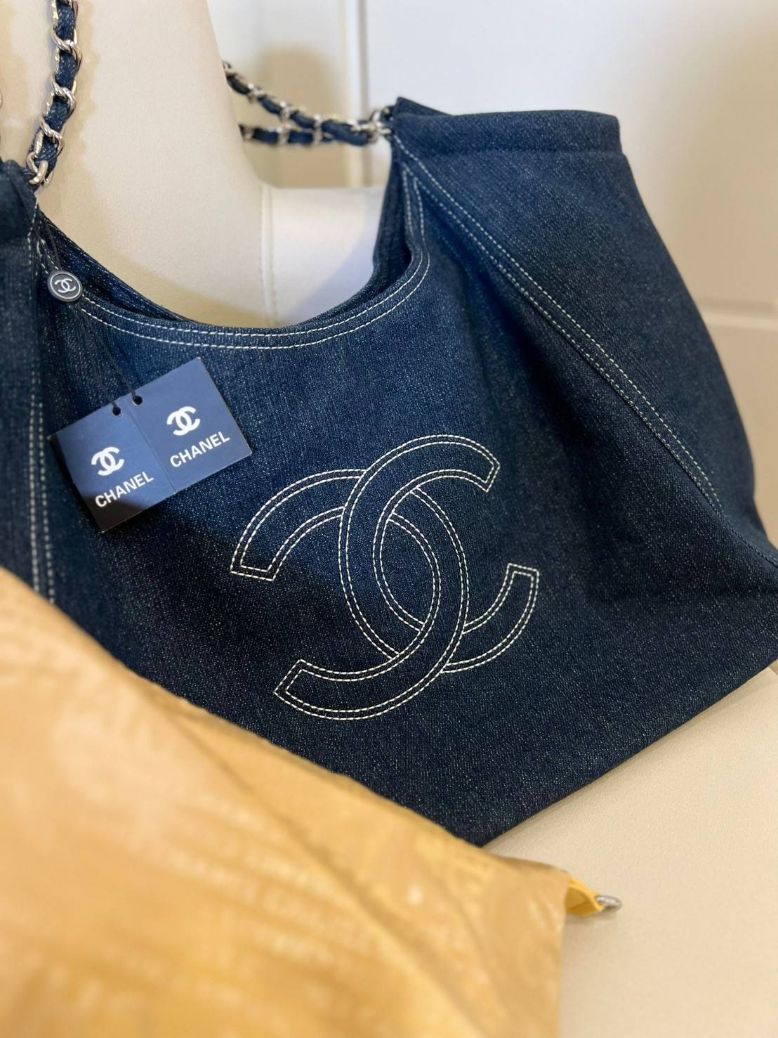 Chanel Blue Denim XL Coco Cabas Tote / CHANEL DENIM SHOULDER BAG กระเป๋าทรงช็อปปิ้งโท้ทใบใหญ่ เอาใจสาวๆสายแบกกันค่ะ กับรุ่นยีนส์ สุดวินเทจ 🧡 เกรดท็อปไฮเอน ใช้งานต่างประเทศได้