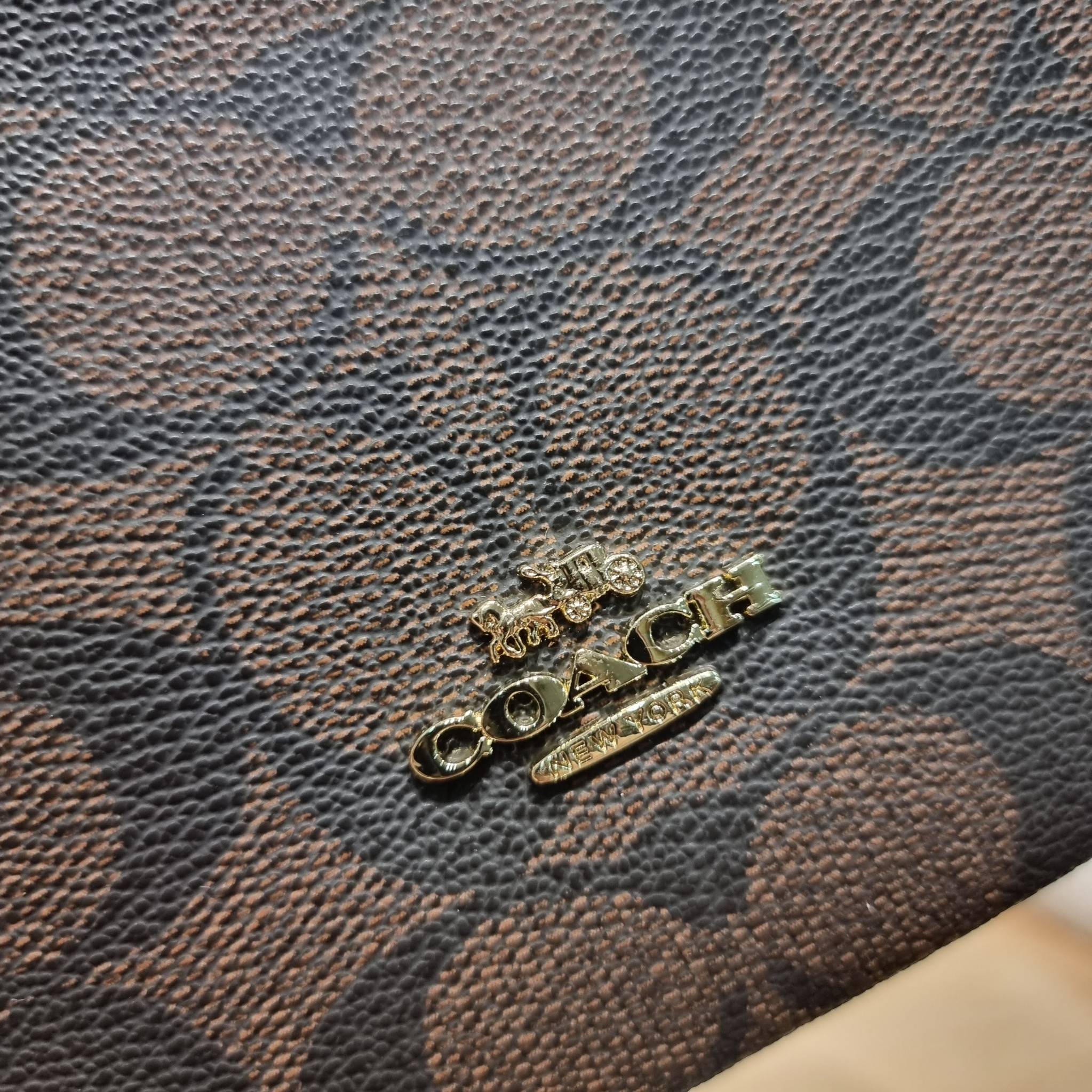 COACH DOUBLE ZIP WALLET IN SIGNATURE CANVAS / C5576 / C5610 / C7313 พร้อมส่ง 8 สี ใหม่ล่าสุด คอล 2023 กระเป๋าคล้องมือใบใหญ่ ดีไซน์ใหม่เล่นระดับ เพิ่มลูกเล่นและดีเทลให้ดูน่าใช้ยิ่งขึ้น