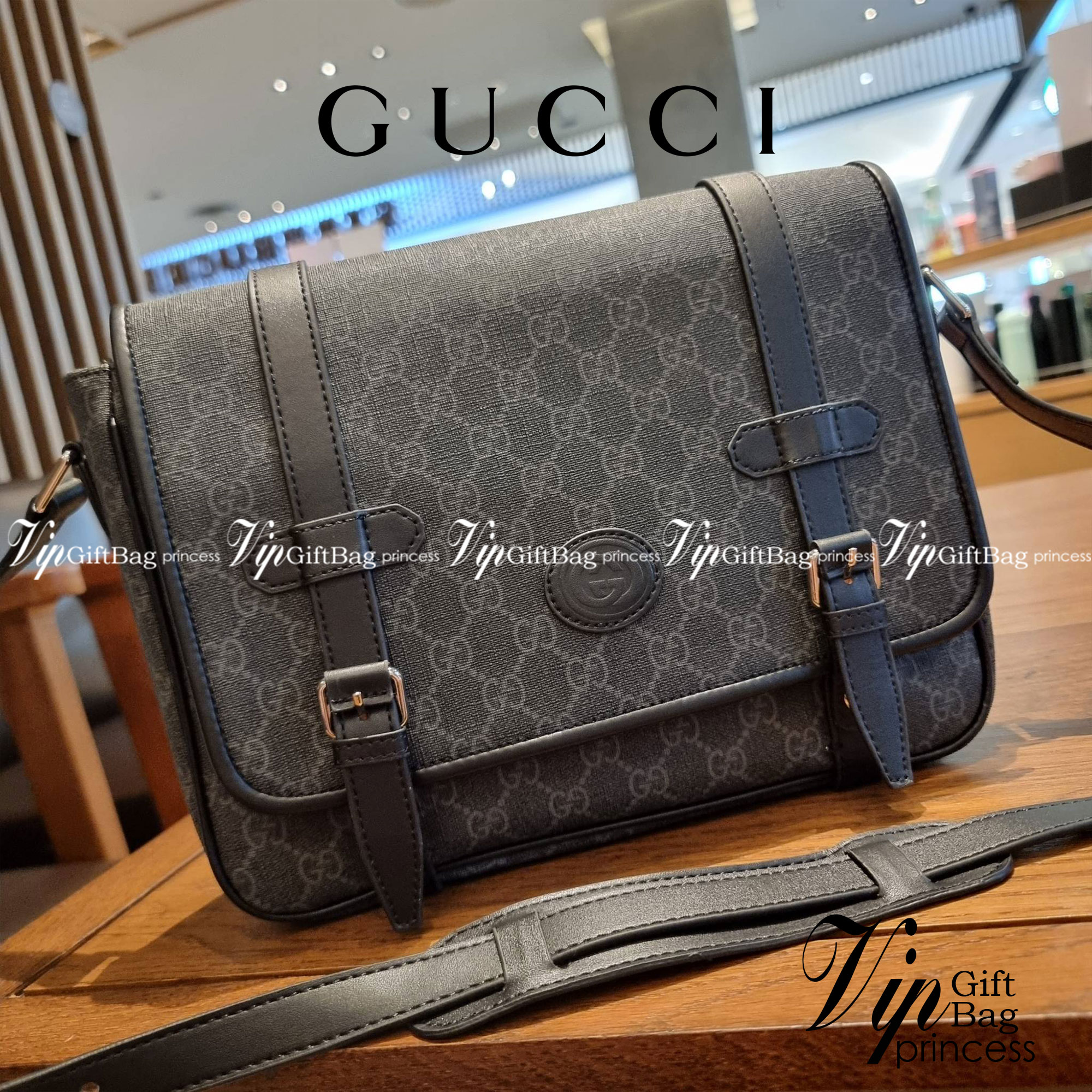 Gucci GG Supreme messenger bag GC MESSENGER VINTAGE BAG กระเป๋าสะพายข้างทรงแมสเซนเจอร์ ย้อนยุค ลุคผู้ดีแบบลูกคุณ ดีไซน์ unisex ใช้ได้ทั้งชายและหญิง พรีเมี่ยมกิ๊ฟวีไอพี วัสดุหนังแคนวาส ใช้งานง่ายด้วยฝาเปิดกระดุมแม่เหล็ก ด้านหลังมีช่องเก็บของจุกจิกได้ ภายใน