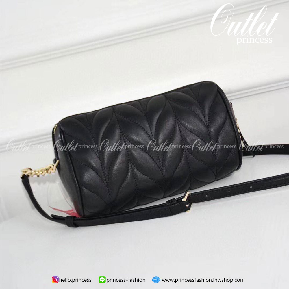 Kate Spade New York กระเป๋าถือหรือสะพายหนังนิ่ม ทรง Bowling มาใหม่ล่าสุด น่ารักไม่ซ้ำใคร ด้านหน้าประดับโลโก้สีทอง อะไหล่ทองหรู น้ำหนักเบา เปิด-ปิดด้วยซิป ใส่โทรศัพมือถือ iphone+ได้ ด้านในมีช่องใส่ของจุกจิก น่ารัก หรูหรา สายสะพายปรับระดับได้ สะพายข้างหรือ 