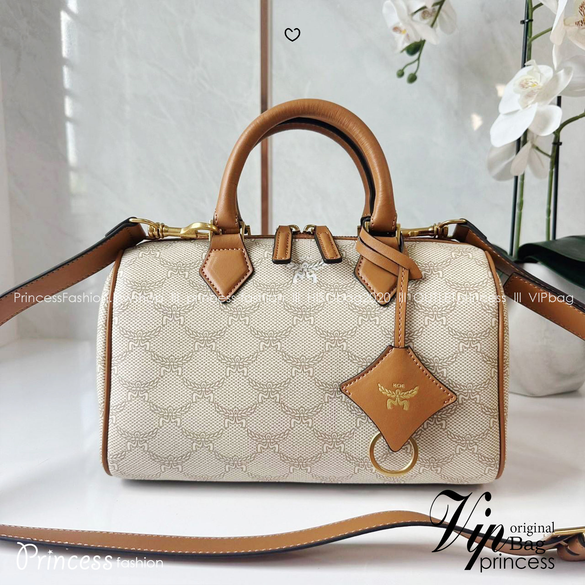 Small M.C.M Ella Boston bag in Lauretos pattern กระเป๋าทรงหมอนยอดฮิต คอลเลคชั่นใหม่ ไม่มีเอ้าท์ เกรดท็อปออริ 1:1 สลับแท้ ใช้งานต่างประเทศได้