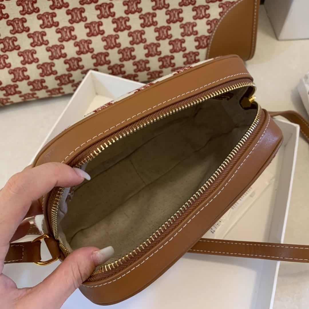 พรีเมี่ยมกิ๊ฟแท้ 100% 】พร้อมส่งที่ไทย ที่นี่ที่เดียว CELINE Camera Bag In Textile With Triomphe Embroidery