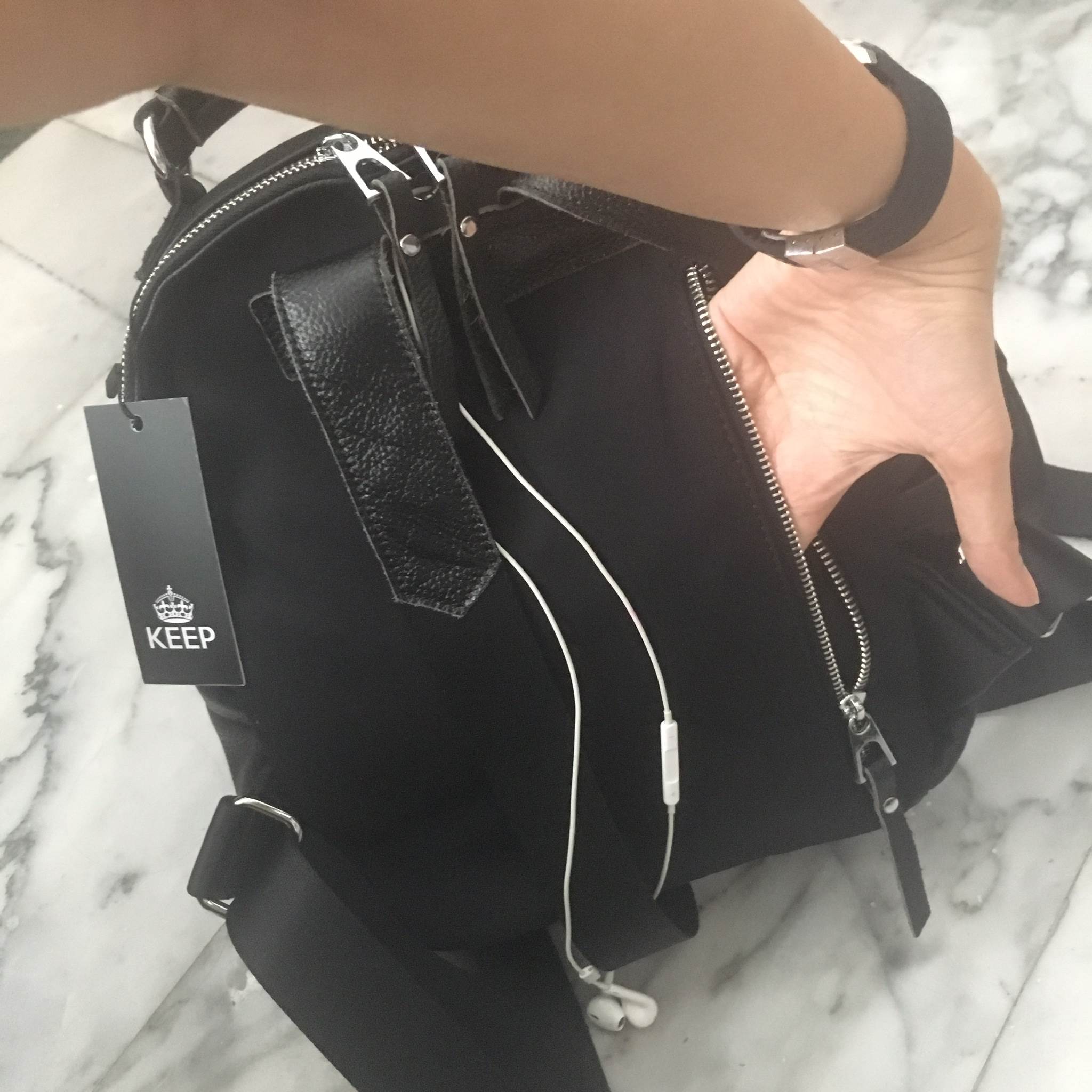 กระเป๋าเป้หนัง!!! ทรงน่ารักมากๆๆๆ จากแบรนด์ KEEP รุ่น allstar backpack ใบนี้ มีสายสั้นหนังสำหรับสะพายไหล่ให้ด้วยคะ