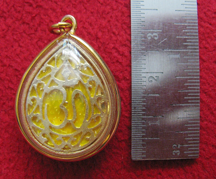 สินค้าหมดค่ะ จี้พระพิฆเนศปางลีลาพระนฤตยะคณปติ(ศิลปิน ดารา นักแสดง ผู้ที่พบปะผู้คน)พื้นสีเหลืองล้อมเพชรเลี่ยมทองไมครอนพร้อมใบคาถาค่ะ