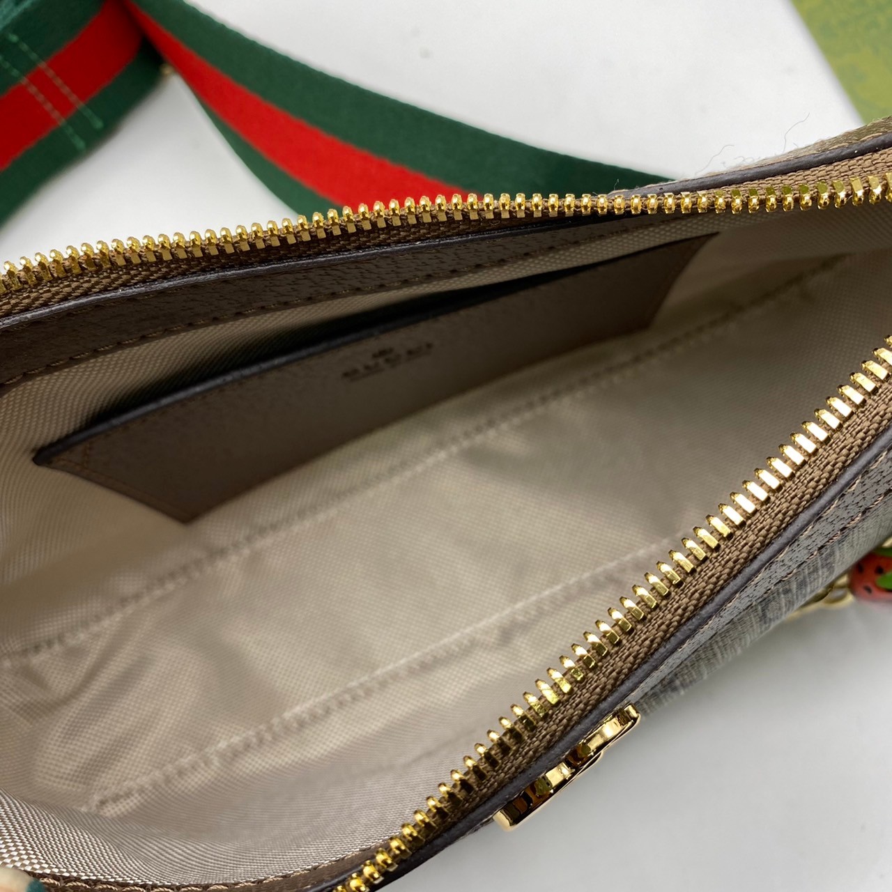 GUCCI Ophidia small handbag strawberry เกรดออริจินอล งานสวยตรงปก ภาพถ่ายจากงานขายจริง ใช้งานต่างประเทศได้