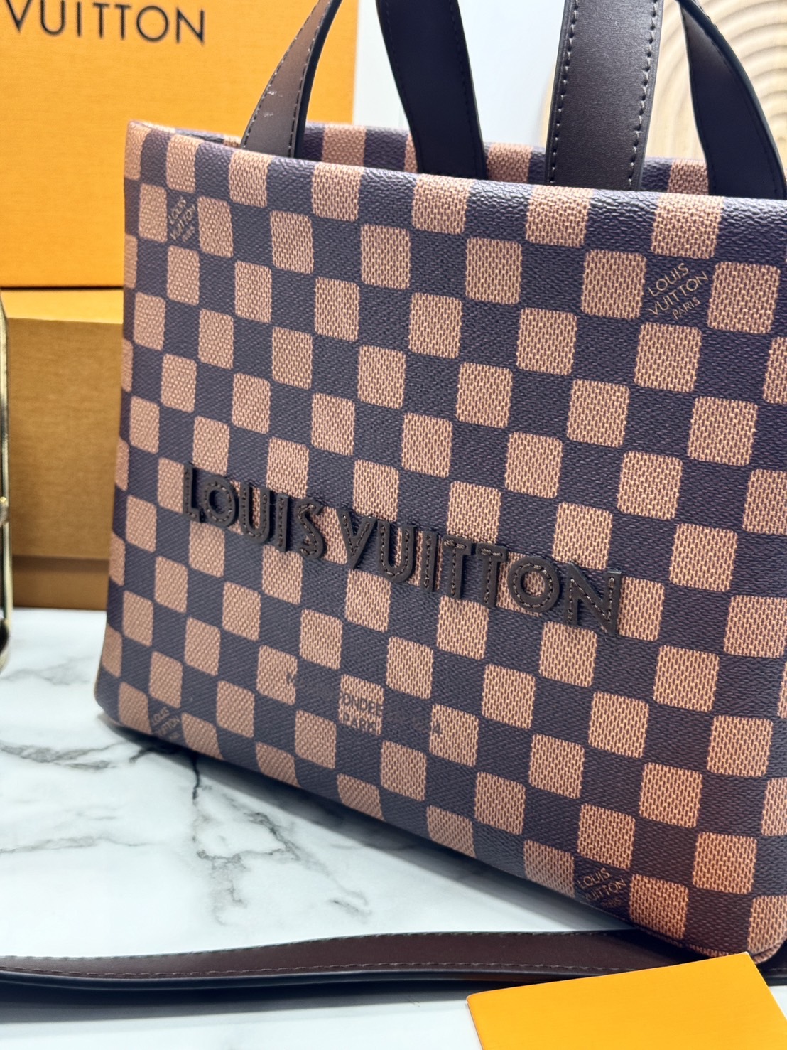 TOP ORI หนังแท้ | LV Mini Shopper Tote Bag Damier Phriendship Canvas กระเป๋าทรงโท้ท ดีไซน์แครี่ออลขนาดเล็กที่ได้แรงบันดาลใจจากดีไซน์กระเป๋าช้อปปิ้งคลาสสิก