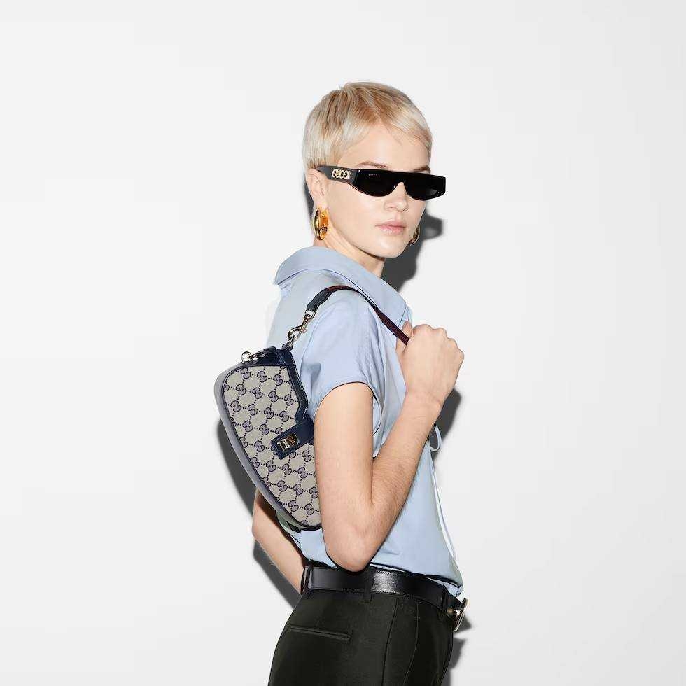 Gucci moon side mini shoulder bag สวยย้อนยุค y2k กำลังมาแรง กับอีกหนึ่งไอเท็มสุดจึ้ง ด้วยขนาดที่กำลังพอดี ดีไซน์คลาสสิคลัคชู ดูผู้ดี