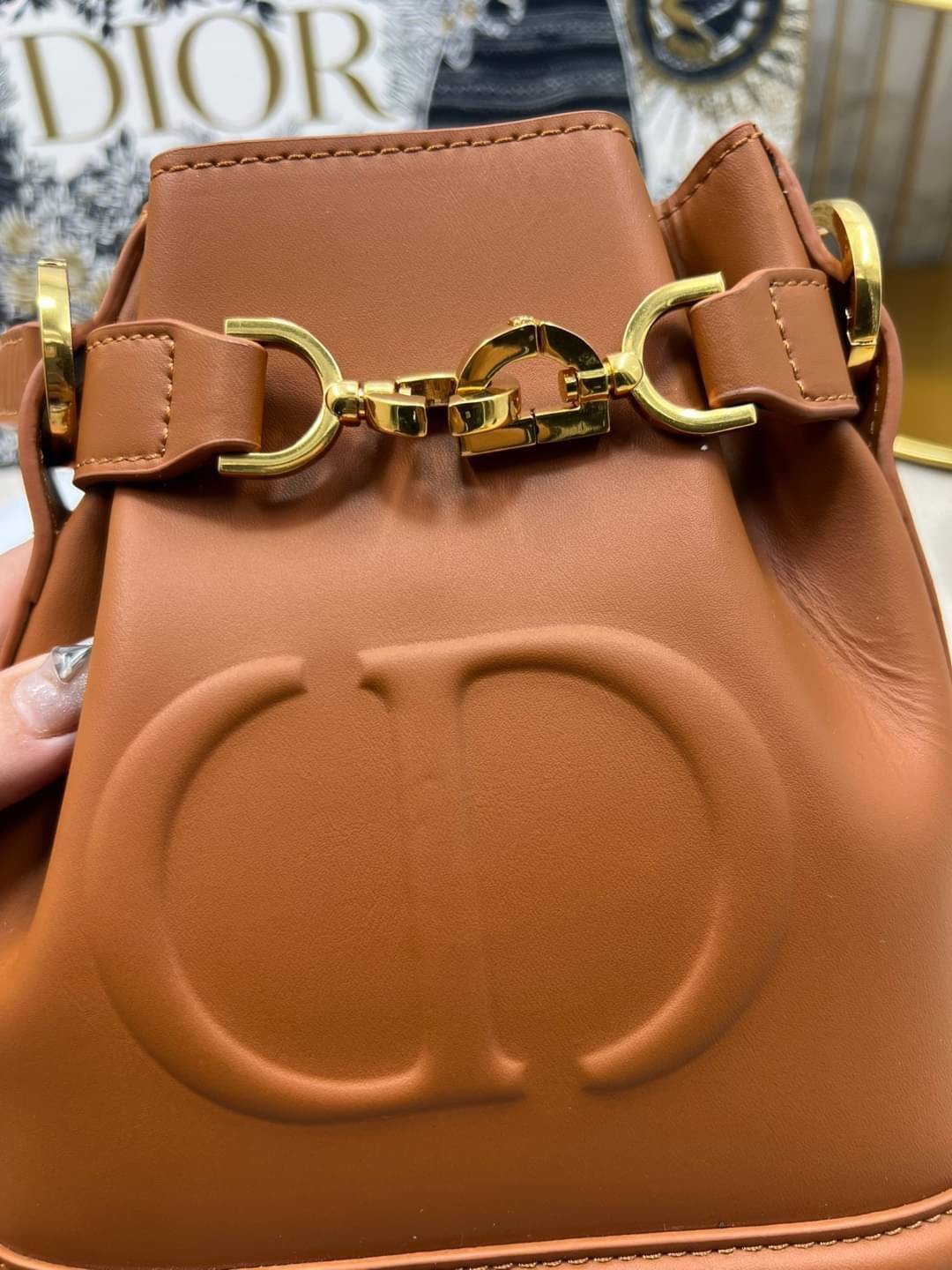 DIOR SMALL C'EST 17 cm / Dior bucket bag รุ่นใหม่สวยหรู ดูแพงมากค่ะ กระเป๋าสะพายบัคเก็ต รูปทรงคลาสสิค ใช้งานง่ายภายในโล่งกว้างมาก สวยมาก ควรมีค่า