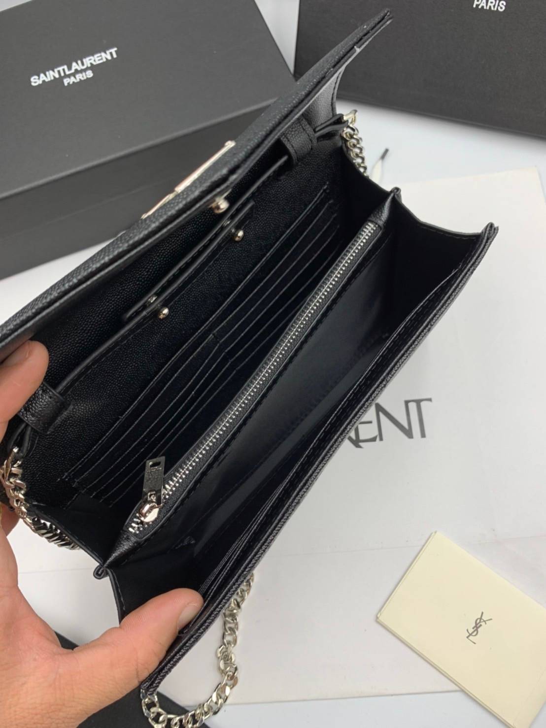 VIP GIFT 】หนังแท้ YSL WOC 9" Saint Laurent Chain Wallet Envelope Woc Monogram Black Leather Cross Body Bag กระเป๋าเงิน wallet on chain ที่มาพร้อมสายสะพายแบบโซ่ ขนาด 9” หนังวัวติดโลโก้ YSL มีทั้งอะไหล่เงิน ทอง และดำ ด้านในมีช่องซิป และช่องใส่การ์ด เรี