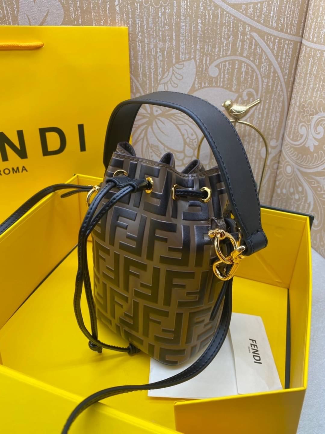 FENDI Mon Tresor Brown leather mini bag / FENDI Bucket Bag กระเป๋าสะพายทรงบัคเก็ต ไซส์มินิ รุ่นยอดนิยม เกรดออริ 1:1 ใช้ต่างประเทศได้