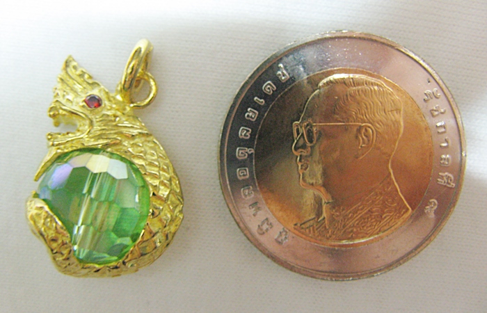 สินค้าหมดค่ะ จี้พญานาคอุ้มลูกแก้วสีเขียวอ่อน(สิงหาคม)พร้อมใบคาถาค่ะ