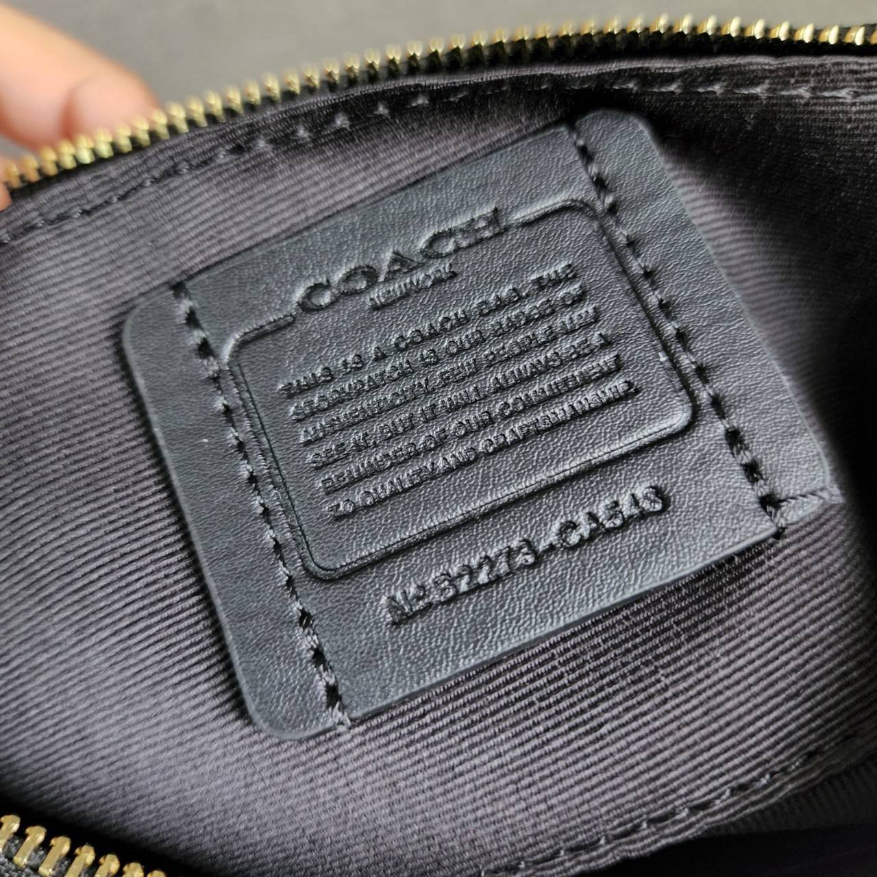 พร้อมส่งครบสี สวยทุกสีเลยค่า😘 ((CA173//CA209//CA548)) COACH TERI SHOULDER BAG 🔹กระเป๋าทรงพอช ในรูปแบบหนังแท้ หนังนิ่มสวยมากค่ะ