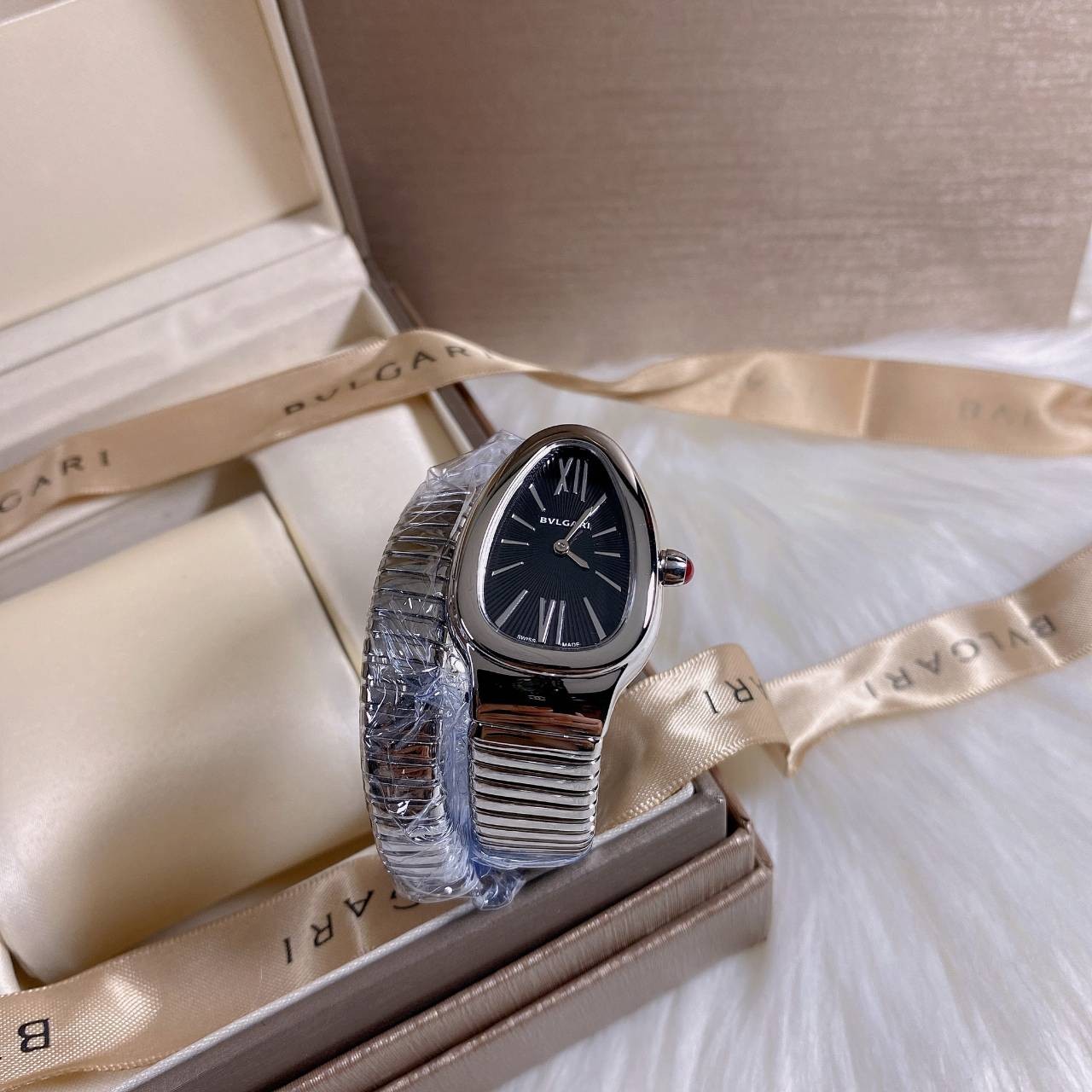 BVLGARI SERPENTI WATCH 24mm 26mm นาฬิกาบุลการี รุ่นหน้าปัดไม่มีเพชร นาฬิกาผู้หญิง ระบบถ่าน Quartz ภาพสินค้าถ่ายจากงานขายจริง