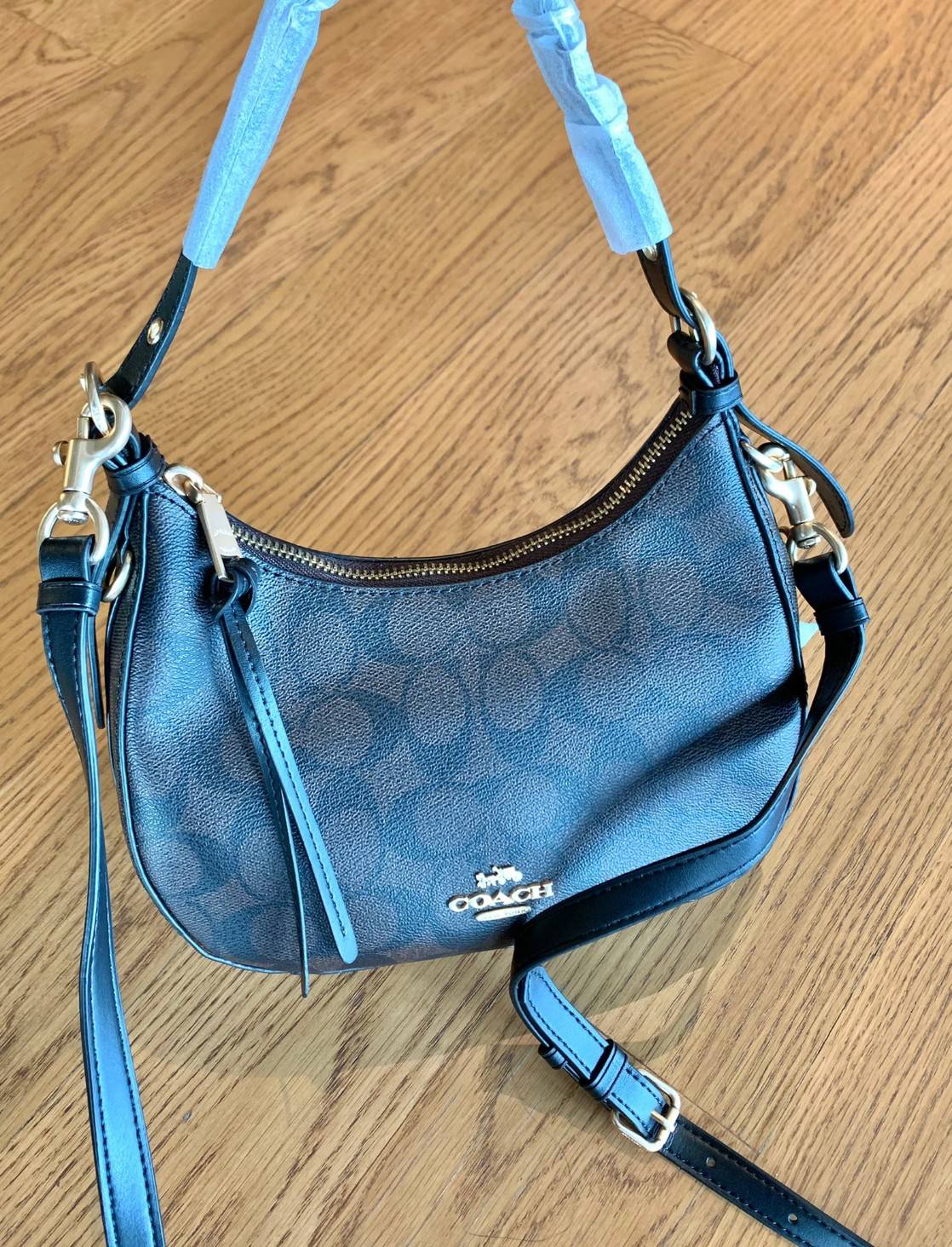 COACH KLEO HOBO BAG ((C7257//C6809//C6807)) พร้อมส่ง คุณภาพเกินเบอร์เลยจ้าา จำนวนจำกัด! กระเป๋าคล้องไหล่หรือสะพายข้างได้ Hobo รุ่นใหม่ล่าสุด ดีไซด์รูปทรงให้ดูเรียลขึ้น หนังแท้นิ่มสวย เปิดปิดกระเป๋าแบบซิปมีหนังห้อยลงมา ภายในกระเป๋าสามารถใส่กระเป๋าเงินใบยาว