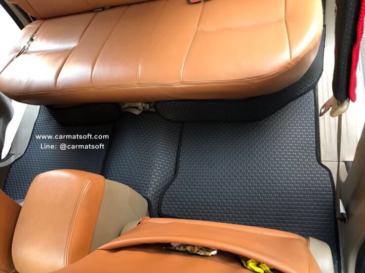 พรมปูพื้นรถยนต์ TOYOTA VIGO 4ประตู ลายสนุ๊กสีดำ เข้ารูป