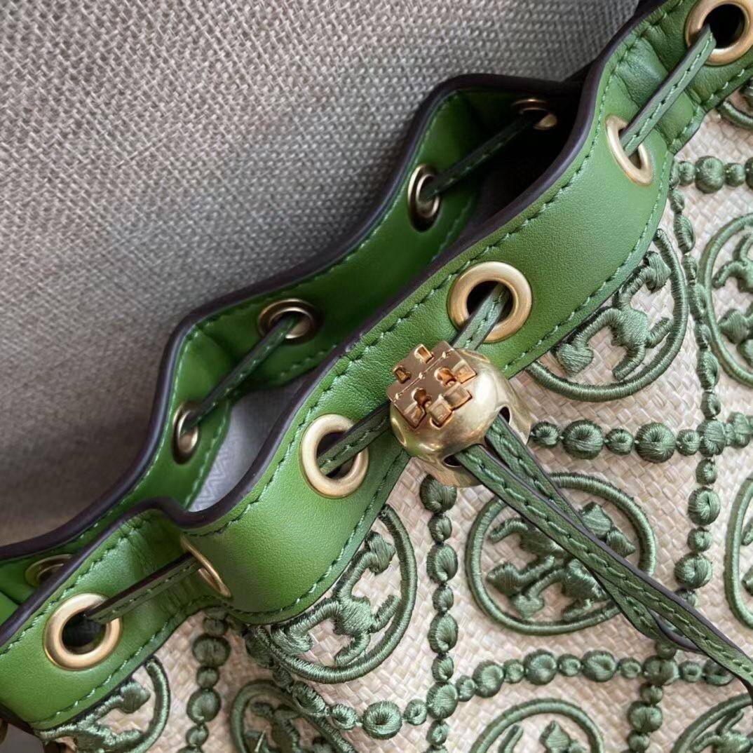 ของแท้ 💯% 】Tory T Monogram Straw Bucket Bag New collection กรี๊ดดดเขียวเหนียวทรัพย์ก็มา ใบนี้คือที่สุด สวยมาก งานประณีตมาก เย็บปักถักร้อยด้วยวัสดุธรรมชาติ หนังวัวแท้