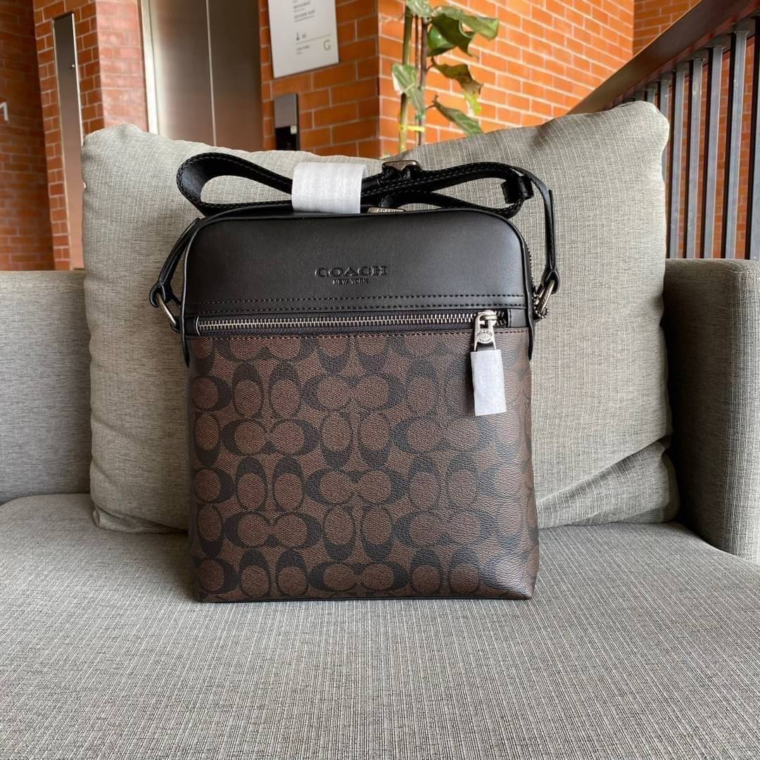 COACH HOUSTON FLIGHT BAG IN SIGNATURE CANVAS (F73336) ขายดีตลอดกาล!! คลาสสิคไม่มีใครเกิน!! กระเป๋าสะพายข้างทรงแมสเซ็นเจอร์ยอดฮิต ทรงสวย ดูดี 🔥 เป็นอีกรุ่น ที่พลาดแล้วต้องรอนานมากๆ ฮ๊อต ฮิต สุดๆ ใช้ได้ทุกเพศ Unisexสุดๆ เท่ห์มากบอกเลย จะออกงานไหน ไม