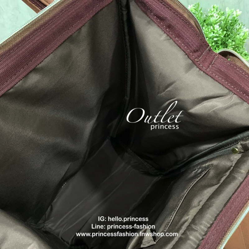 Anello polyurethane leather rucksack รุ่น Mini และ Classic กระเป๋าเป้จากแบรนด์เล็กๆมาสู่แบรนด์ดังทั้งในไทยและญี่ปุ่น วัสดุหนังpuแต่งลายหินอ่อนหนังนิ่ม กันน้ำได้ ภายในมีช่องเล็ก2ช่อง เปิดปิดด้วยซิปคู่ ปากกระเป๋าเป็นโครงสะดวกต่อการหยิบจับของภายใน ด้านข้างมี