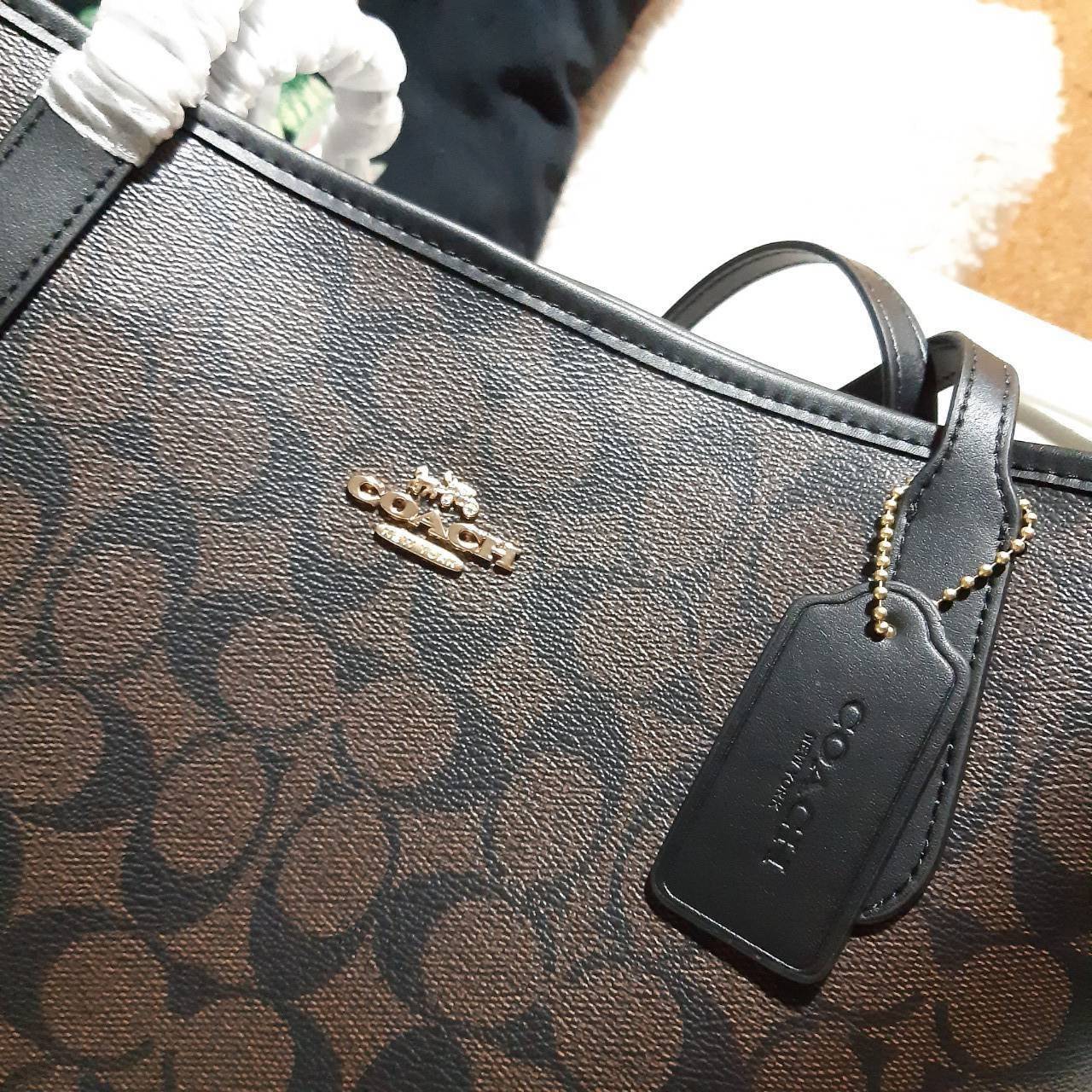 ของแท้ 💯% COACH C5696 CITY TOTE IN SIGNATURE CANVAS กระเป๋าถือทรงโท้ทใบใหญ่ ใส่ของได้ของครบครัน รุ่นใหม่ล่าสุด!! ⭐️⭐️ ขายดีทุกไซส์ ทุกสีจริงๆรุ่นนี้