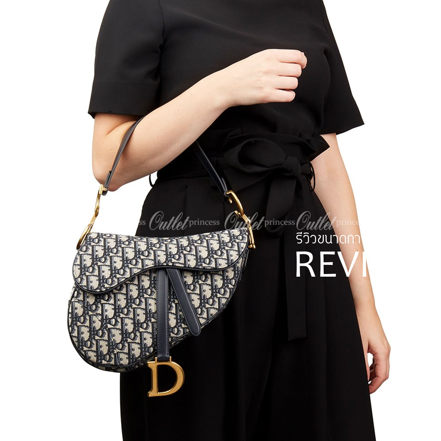 VIP GIFT CHRISTIAN DIOR Oblique Canvas Saddle Bag กระเป๋ารุ่นยอดนิยมตามแบบฉบับแบรนด์ ใช้งานได้ 2 แบบ สะพายยาว CROSSBODY และสายสั้นถือได้เก๋ๆ ลุคนี้คูลสุดๆ เลยค่าา ภาพถ่ายจากสินค้าจริง! สวยมาก พร้อมส่งที่ไทยราคาสุดคุ้ม สาวๆ ห้ามพลาดค่ะ!
