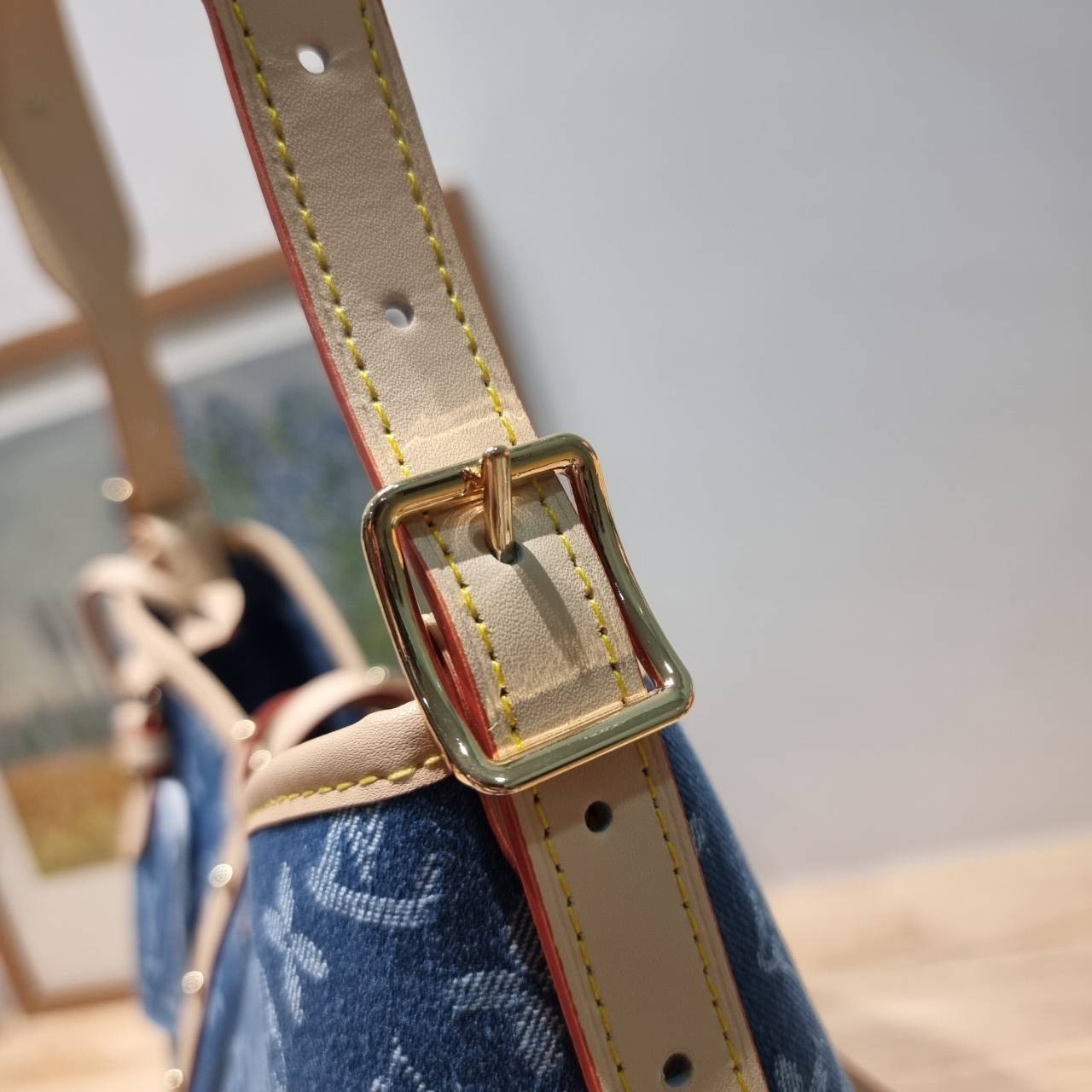 LV Monogram Denim Carry /LV CARRYALL DENIM BAG ใหม่ล่าสุด สไตล์เดนิมสุดชิค รุ่นลิมิเต็ดที่สาวๆตามหา กระเป๋าสะพายไหล่ทรงสวย ดีไซน์เรียบง่ายคลาสสิค หรู ดูผู้ดี รูปทรงใช้งานง่าย มาพร้อมใบลูก ไว้เก็บของจุกจิก