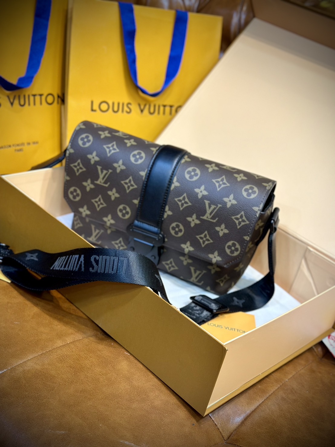 พร้อมส่ง 3 สี LV S-Cape Messenger Monogram Eclipse / LV Messenger Bag กระเป๋าทรงแมสเซ็นเจอร์ แบบคลาสสิกสวยงามเป็นเอกลักษณ์ เกรดออริ