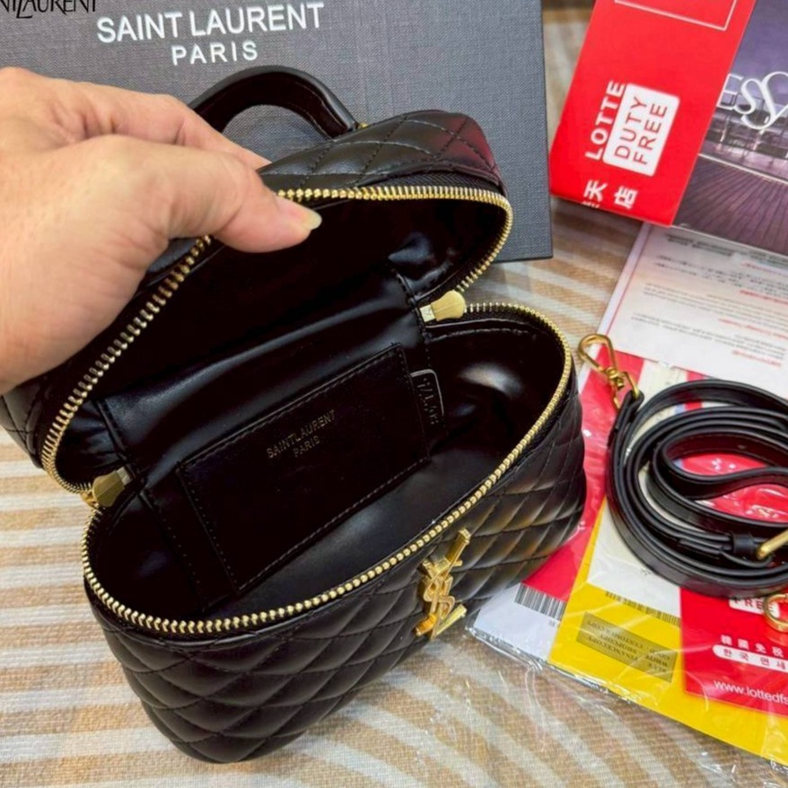 YSL gaby vanity bag กระเป๋าถือ/สะพาย ใส่เครื่องสำอางค์ ทรงกล่องสวย ที่สามารถใช้เป็น everyday bag สะพายได้ทุกวัน พลาดไม่ได้เลยกับคอลสุดหรู