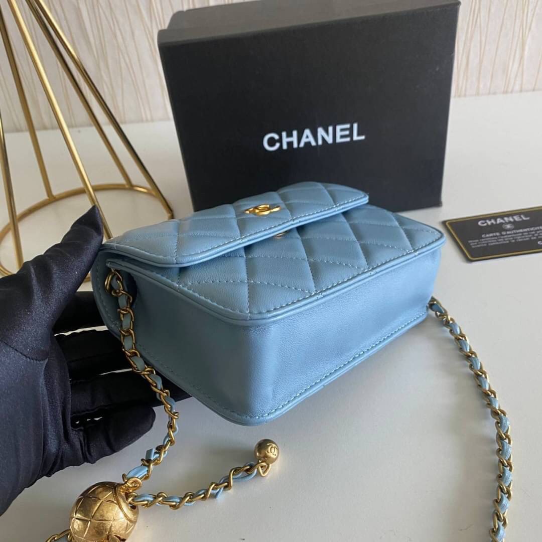 VIP GIFT 】หนังแกะแท้ CHANEL lambskin small shoulder bag with chain เรียบหรู ดูดี ดีไซน์สุดคลาสสิค ใช้ออกงานได้เลย มีสายโซ่อะไหล่ทองรมควันอย่างลงตัว ไอเท็มแนะนำพร้อมส่งที่ไทยราคาสุดคุ้มห้ามพลาดค่ะ!