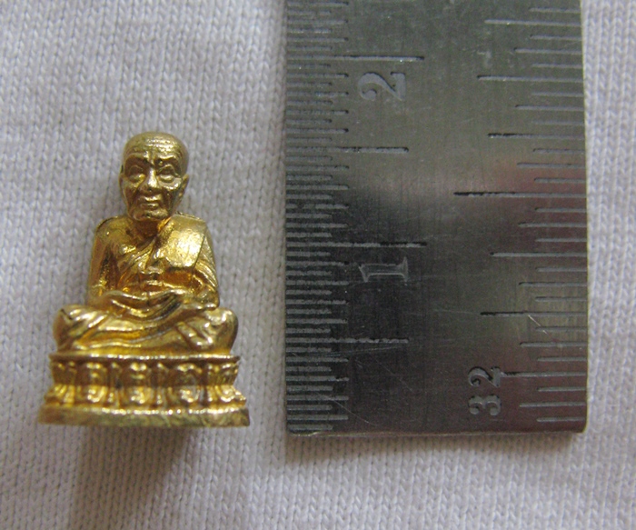สินค้าหมดค่ะ องค์หลวงปู่ทวดเนื้อทองเหลืองสูง1.5ซม.พร้อมกล่องและใบคาถาค่ะ