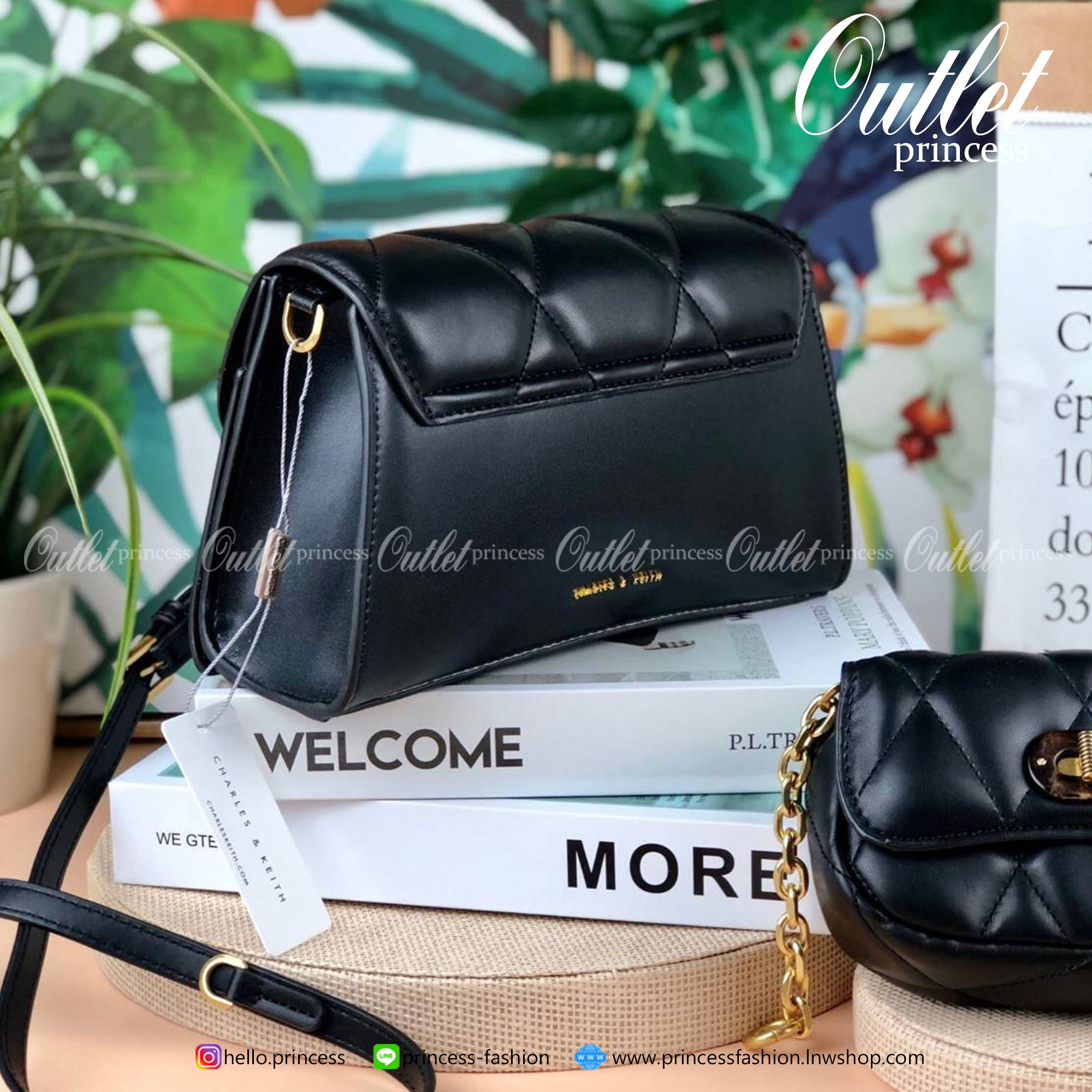 Charles & Keith Padded Double Pocket Shoulder Bag กระเป๋าสะพายข้างใบเก๋ (มีใบลูกให้) ด้วยดีไซน์ที่มีเอกลักษณ์เฉพาะตัว อะไหล่สีทองเพิ่มความหรูหรา ตัดกับตัวฝากระเป๋าที่มีการเดินด้ายเพิ่มดีเทล คือเริศมากๆ เปิดปิดแบบตัวหมุนล็อก มีช่องแม่เหล็กด้านหน้าใส่ iPhon