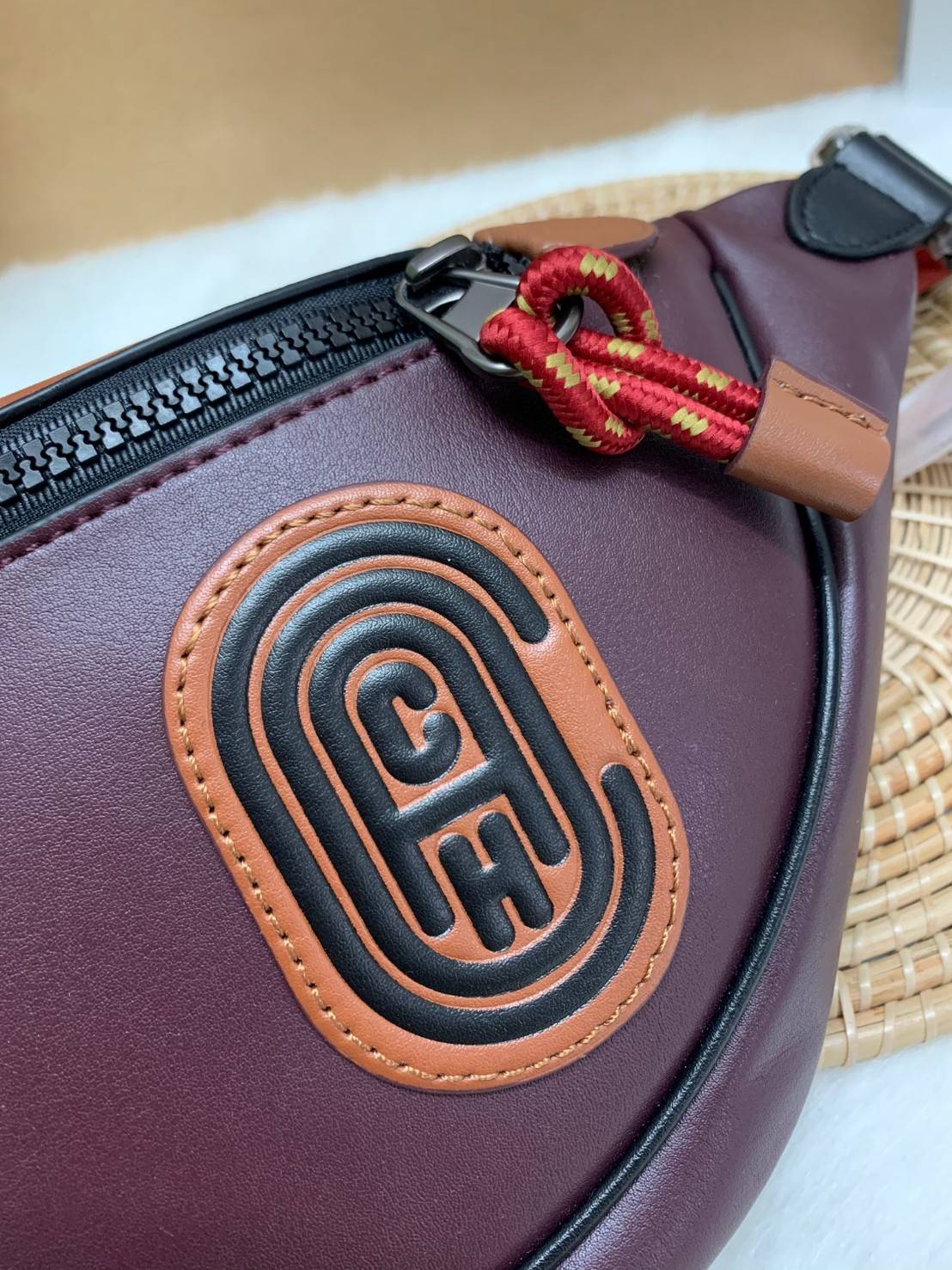 OUTTLET 】Coach Belt Bag ใบใหญ่คะ! Coach Rivington Belt Bag In Colorblock With Coach Patch C78947 สีเข้าใหม่ ได้ใจหนุ่มๆกันเลยค่าา 🌈สีจริงสวยมากค่ะ😘 กระเป๋าคาดอกด้านหน้า//คาดไปทางด้านหลัง//หรือคาดเอวได้ ตามแต่ความถนัดได้เลยนะคะ หนังแท้ นิ่ม