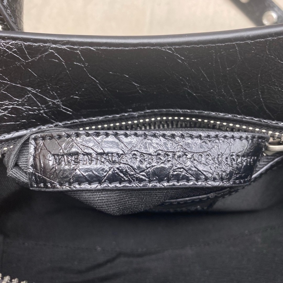 Balenciaga Neo Cagole XS Handbag in black Arena กระเป๋าสะพายรุ่นยอดนิยม สวยเท่ เกรดออริ 1:1 สลับแท้ ใช้งานต่างประเทศได้
