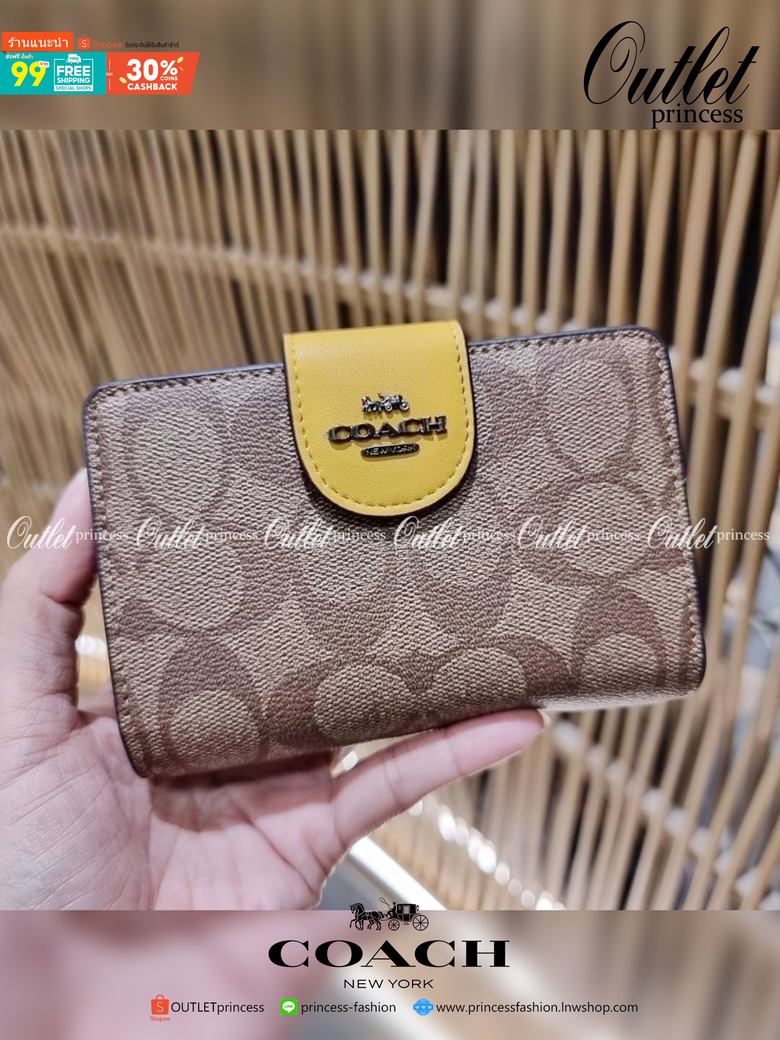 COACH C0082 MEDIUM CORNER ZIP WALLET IN SIGNATURE CANVAS ฉุดยังไงก็ไม่อยู่กับความปังของรุ่นนี้ ดีไซน์ใหม่สวยซ่อนหรู กระเป๋าสตางค์ใบกลาง 👛 เป็นไอเท็มสุดฮิต ที่ไม่ควรพลาด พกพาสะดวก ขนาดกำลังเหมาะมือ วัสดุหนังแคนวาสเคลือบลาย ภายในมีช่องใส่บัตร ใส่ธนบ