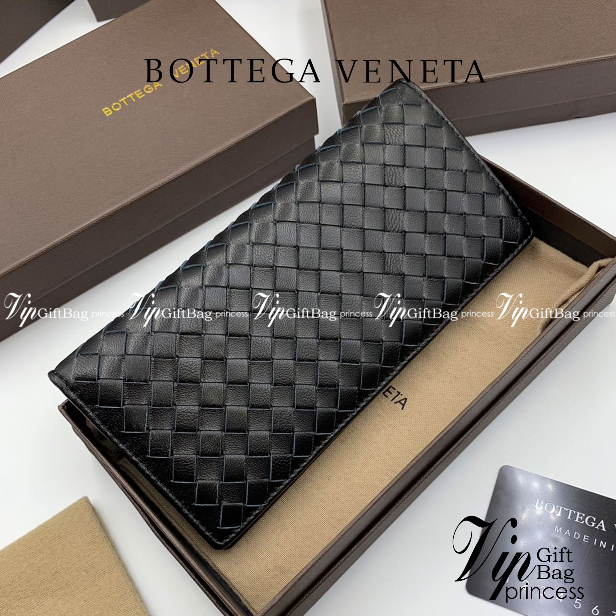 หนังแท้ BOTTEGA VENETA LONG WALLET / BV LONG WALLET / BV Wallet พร้อมส่งที่ไทย กระเป๋าสตางค์ใบยาว 2 พับ รุ่นตามหา มาเท่าไหร่ไม่เคยพอเลยค่า เป็นรุ่นคลาสสิกที่หยิบมาใช้งานได้บ่อยที่สุด งานหนังลูกวัวแท้ทั้งใบ ใช้ทนทานได้นาน ใช้ทนทานได้นานภาพสินค้าถ่ายจากงานข
