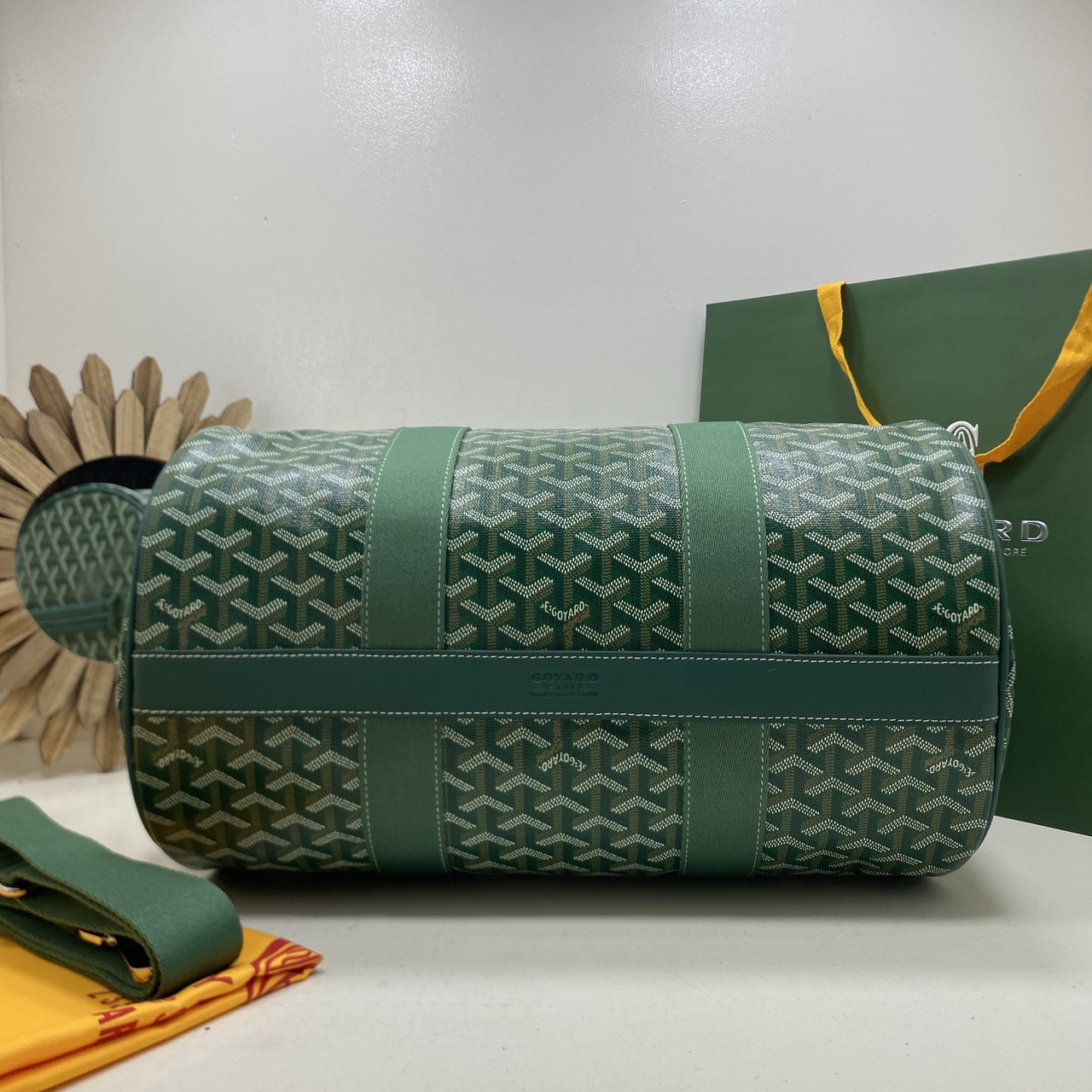 ORI หนังแท้ | Goyard Barrel 40 Sports Bag กระเป๋าสะพายทรง Keepall ใบใหญ่ ดีไซน์สปอร์ต ภายในโล่งกว้าง จุของได้เยอะ มีหูจับด้านบน เพิ่มฟังชั่นหูหิ้วด้านข้าง สะดวกใช้งาน