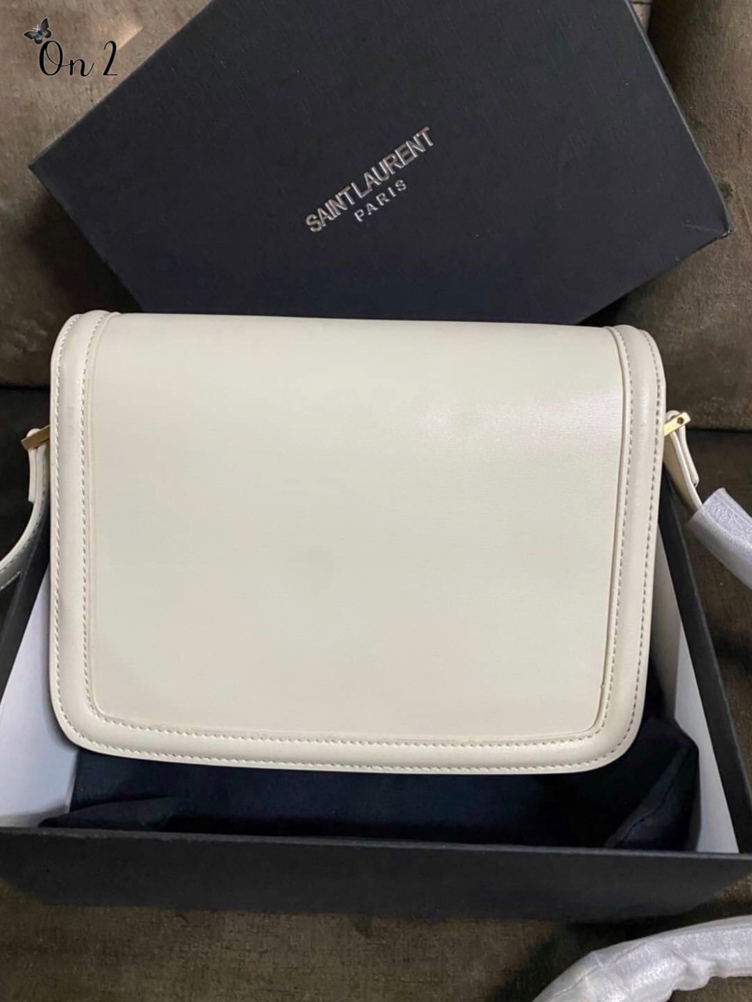 ไอเท็มขึ้นแท่น the best seller!! YSL SOLFERINO SATCHEL LEATHER / YSL crossbody bag กระเป๋าสะพายข้าง โลโก้โดดเด่น ดีเทลดูแพงด้วยตัวล็อค ใช้งานง่าย แน่นหนา งานหนังสวยเต็มใบ ภายในเป็นช่องโล่ง ใส่ของสำคัญได้เลยสบายๆ สายสะพายครอส ปรับใช้ได้ตามตัว ใบจริงสวยคม ร