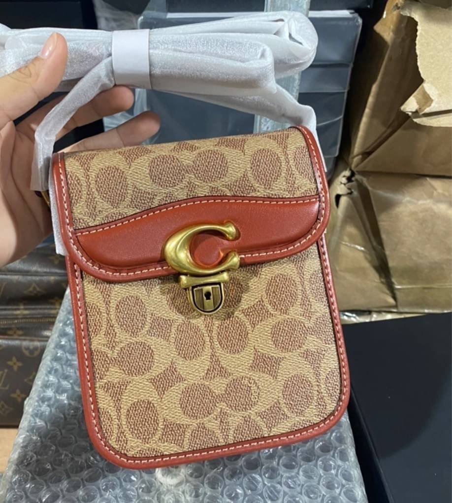 COACH TALL STUDIO CROSSBODY IN SIGNATURE CANVAS พร้อมส่งที่ไทย ภาพสินค้าถ่ายจากงานขายจริง ใช้งานต่างประเทศได้