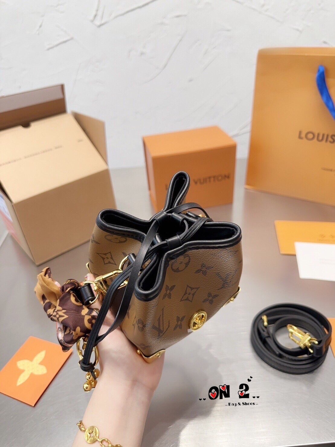 LV neonoe monogram mini / LV mini bucket bag / LV NeoNoe Purse Mini อีกหนึ่งรุ่นท็อปฮิต กับดีไซน์ใหม่ไซส์มินิ ใบจิ๋วน่ารักลูกคุณหนูมาในกล่องLV 2ชั้น หรูหราใช้เองหรือให้เป็นของขวัญก็ดีต่อใจมากๆ