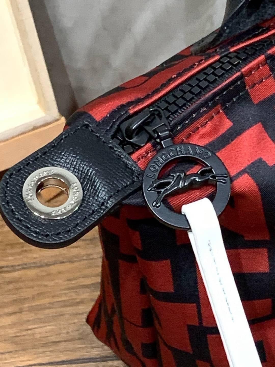 ของแท้ 💯% Longchamp LE PLIAGE LGP TOP HANDLE BAG S พบกับคอลเลคชั่นใหม่ล่าสุด มีดีไซน์ที่เรียบหรูและคลาสสิก แฝงด้วยลูกเล่นแบบเฟมินีน