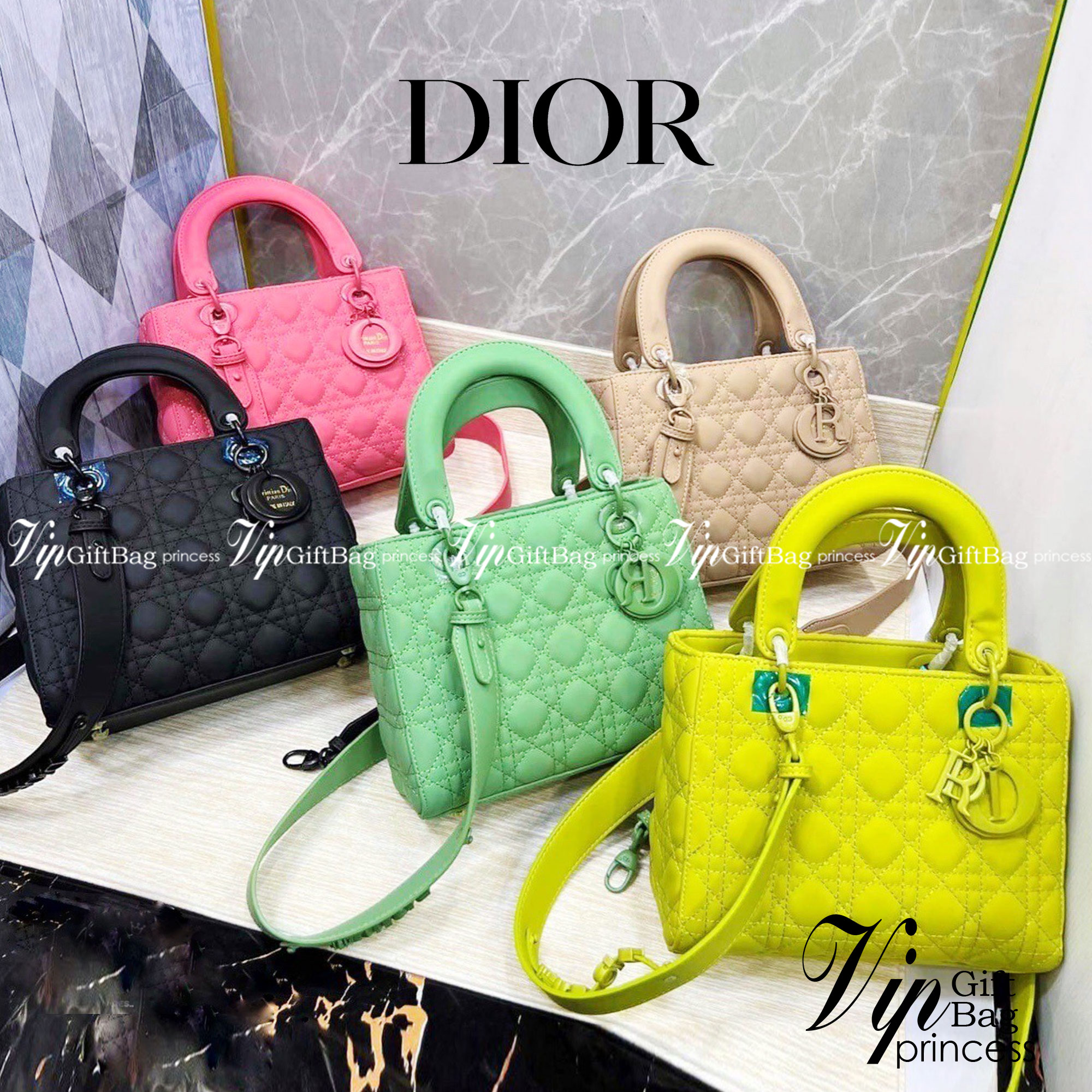 DIOR CD LADY BAG / Christian Dior Lady Dior Ultra-Matte Bag 9.5" ขนาดกำลังดี ใส่ของได้เยอะเลยค่ะ พร้อมส่ง 5 โทนสีพาสเทลหวานๆ น่ารักละมุน ตัวห้อยโลโก้โทนสีเดียวกับกระเป๋า น่ารักมากค่ะ ดีไซน์เรียบง่าย แต่แฝงไปด้วยความหรูหรา วัสดุหนังแท้ ทรงกล่องคลาสสิค