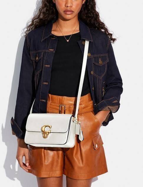 COACH STUDIO GLOVETANNED LEATHER SHOULDER BAG (C6641)🌺ห้ามพลาดเด็ดขาด!! สวยละมุน เรียบหรู ดูแพงสุดๆ!! //กระเป๋าถือ กระเป๋าสะพาย ดีไซน์เนี้ยบ! เฉียบมาก!// วัสดุหนังแท้ หนังเรียบเต็มใบ อยู่ทรง สวยมากๆ ดีเทลเรียบหรู ผู้ดีสุดๆ!// ด้านหน้าเปิด-ปิดด้วยต