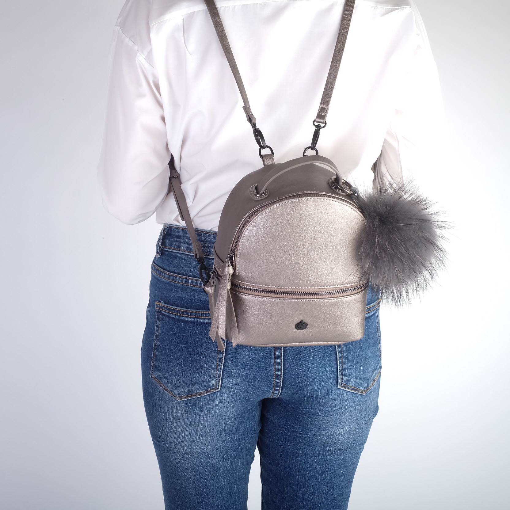 สินค้ารุ่นใหม่สัปดาห์นี้ ค๊า เป้ มินิ รุ่นใหม่ ได้ Look Minimal style แฝงความน่ารักนิดๆ ต้องใบนี้เลยค๊า KEEP ' All-day backpack with shoulder strap ' 📍ความพิเศษ คือ สาย ถอดได้ปรับเปลี่ยนได้ตามการใช้งาน (สะพายหลัง-สะพายข้างลำตัว ) ใน set 