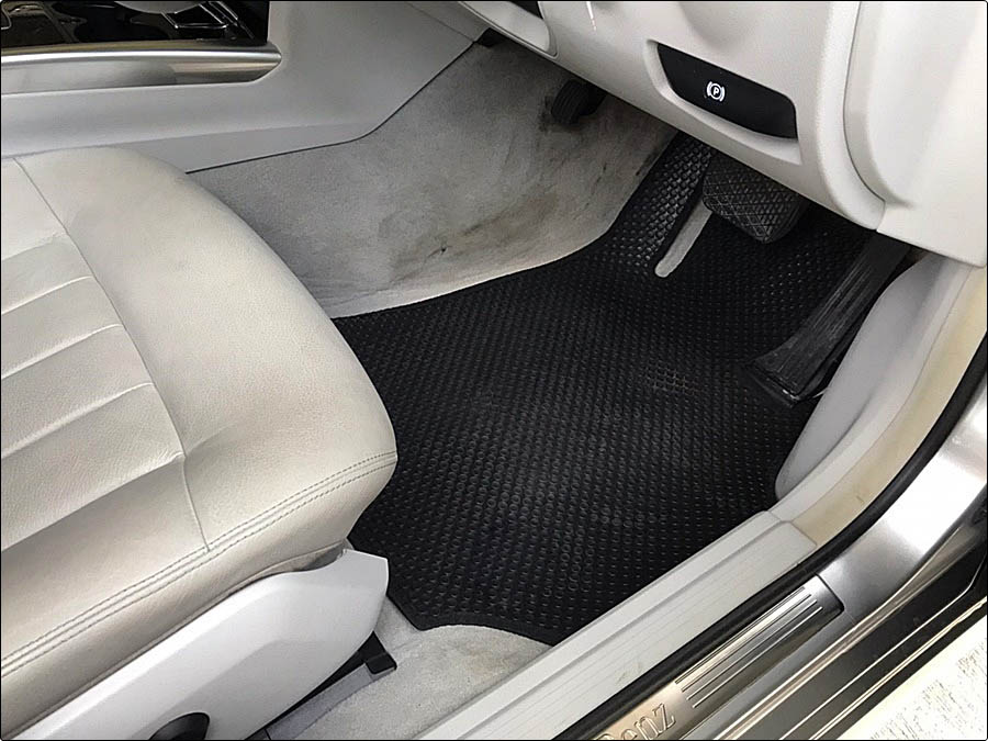 พรมปูพื้นรถยนต์ BENZ A-CLASS W177 (ปี 2019-25) พรมกระดุมเล็ก สีดำ เข้ารูป สวย ทนทาน ในรถ5ชิ้น