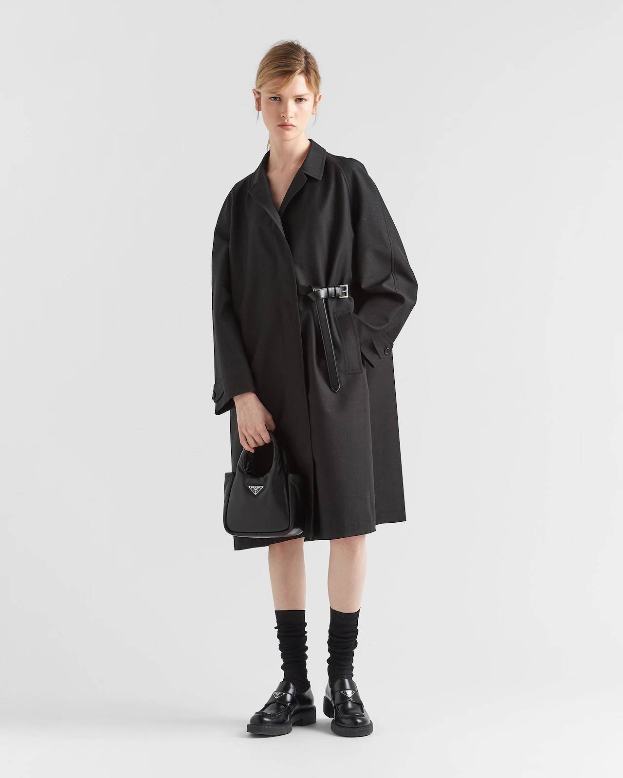 PRADA Small padded Soft nappa-leather bag พร้อมส่ง 4 สี น้องใหม่ล่าสุด กับคอลเลคชั่นที่ทำออกมาตอบโจทย์ได้ทุกไลฟ์สไตล์ **ราคาพิเศษสุดคุ้ม งานสวยเกินราคา