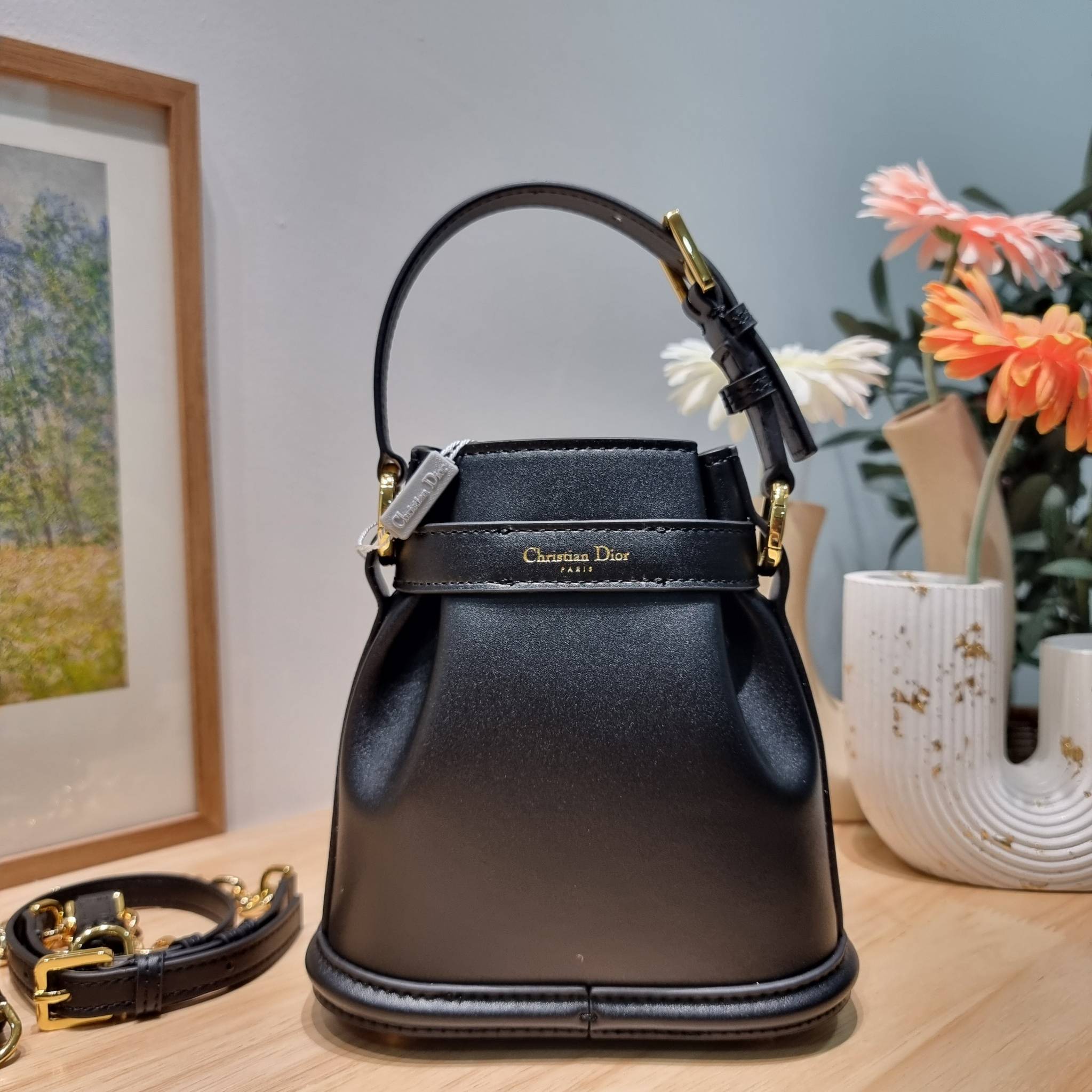 CD SMALL C'EST BAG 17cm / Dior bucket bag พร้อมส่ง กระเป๋าสะพายสุดคลาสสิค ดีไซน์หรู ไซส์เล็กกะทัดรัด ใช้งานง่าย สะพายได้ทุกโอกาส **ล็อทราคาพิเศษสุดคุ้ม