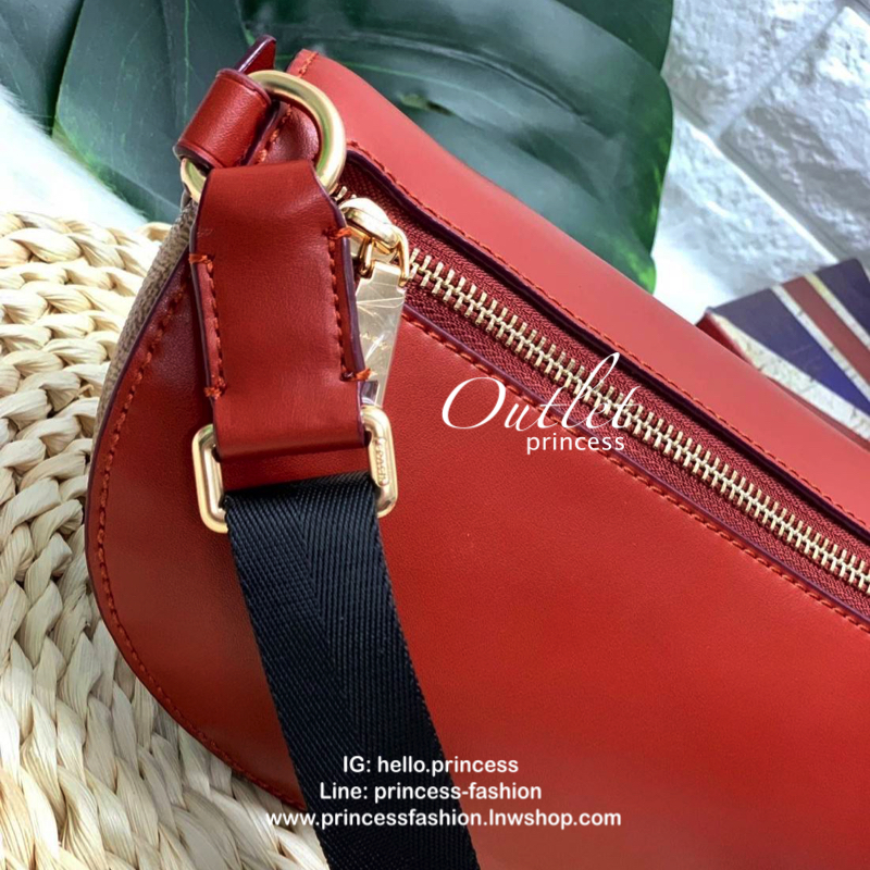 COACH SIGNATURE X GUANG YU BELT BAG New arrival Limited edition !! กระเป๋าสะพาย คาดอก/ เอวได้ วัสดุหนังแท้ รุ่น limited ใน collectionCoach x Disney รุ่น มีช่องซิปหน้า-หลัง ใส่ wallet กลาง มือถือได้ทุกรุ่น และของใช้ส่วนตัว สายปรัยได้ค่ะ